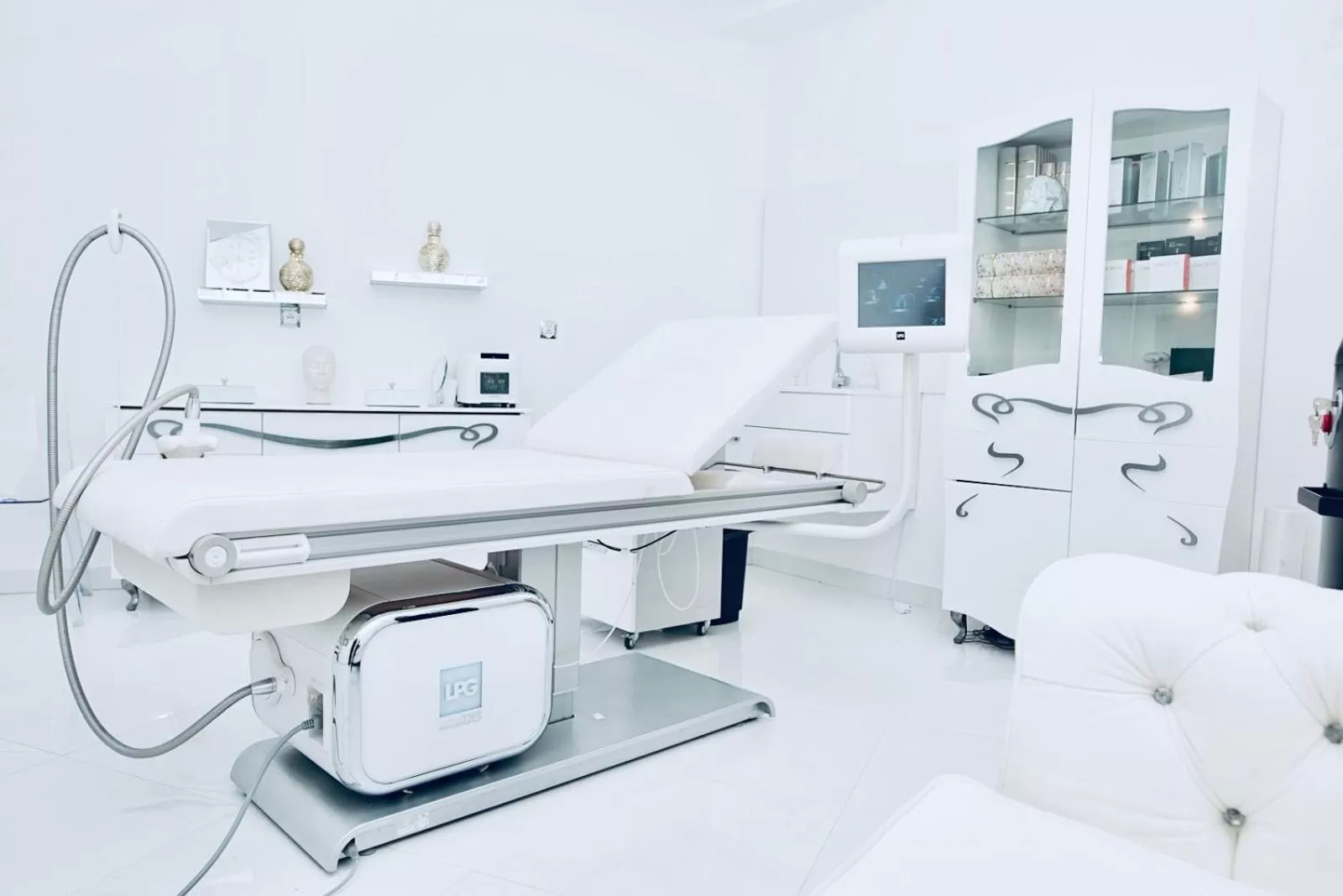 Living room, Bathroom in Pałac na wodzie Falkowski Medical & SPA & Conference