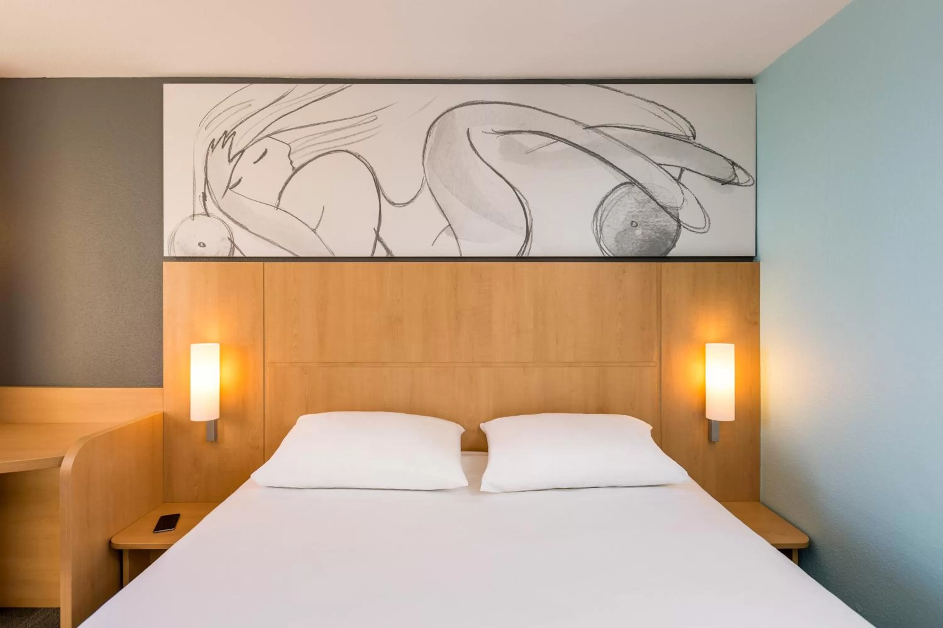 Bedroom, Bed in Ibis Roscoff