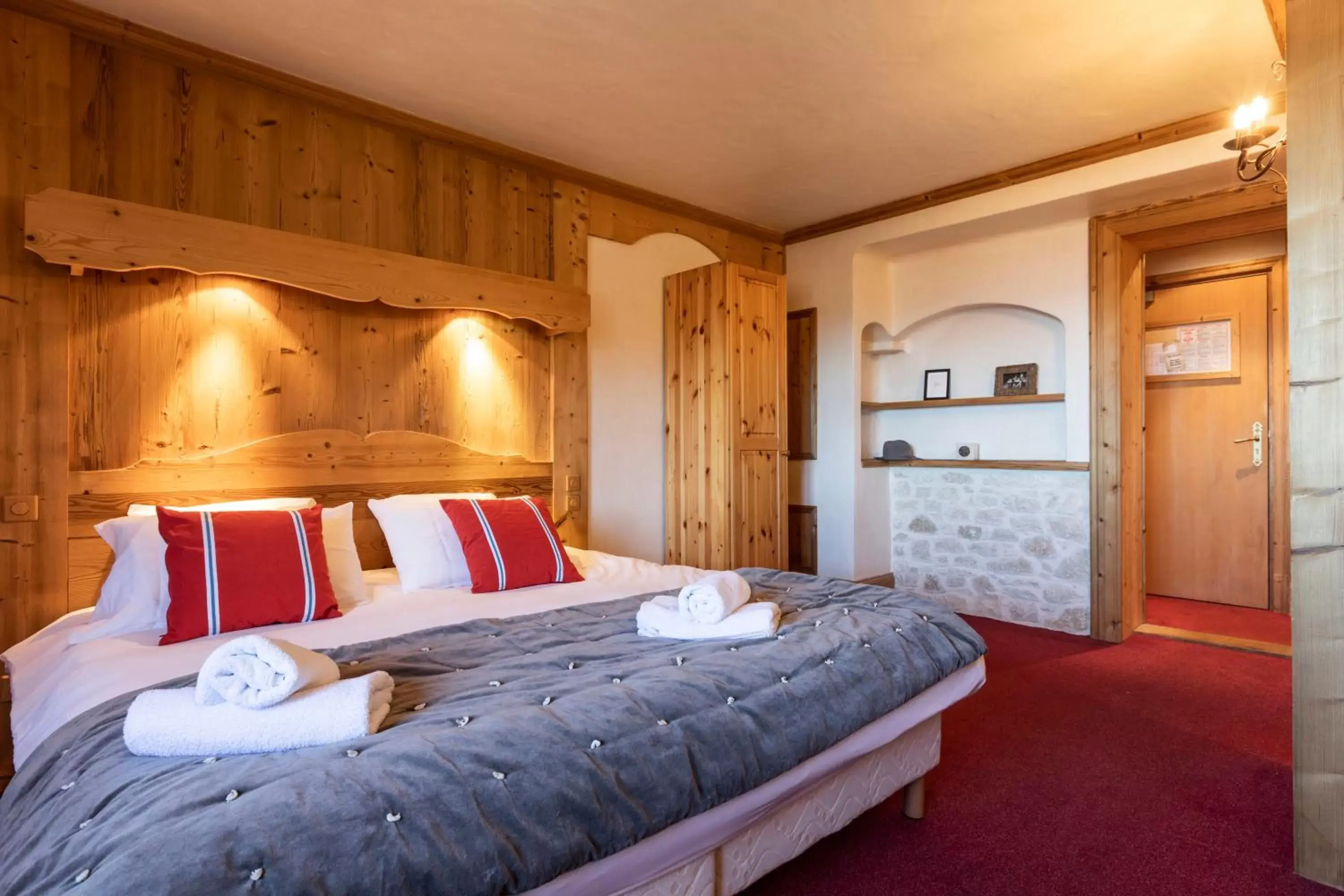 Superior Triple Room in TERRESENS - LES CASCADES Superior Triple Room in TERRESENS - LES CASCADES