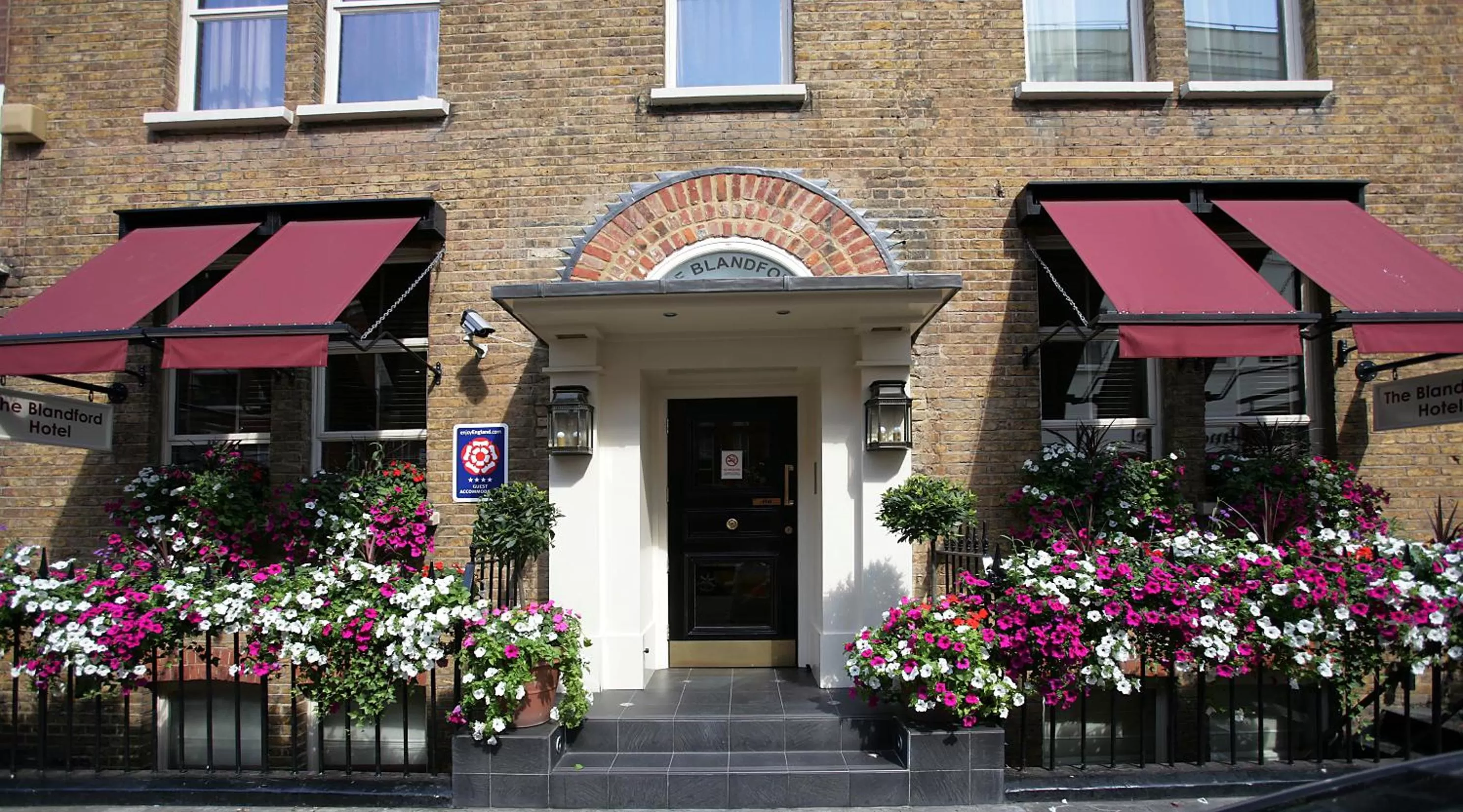 Facade/entrance in Blandford Hotel