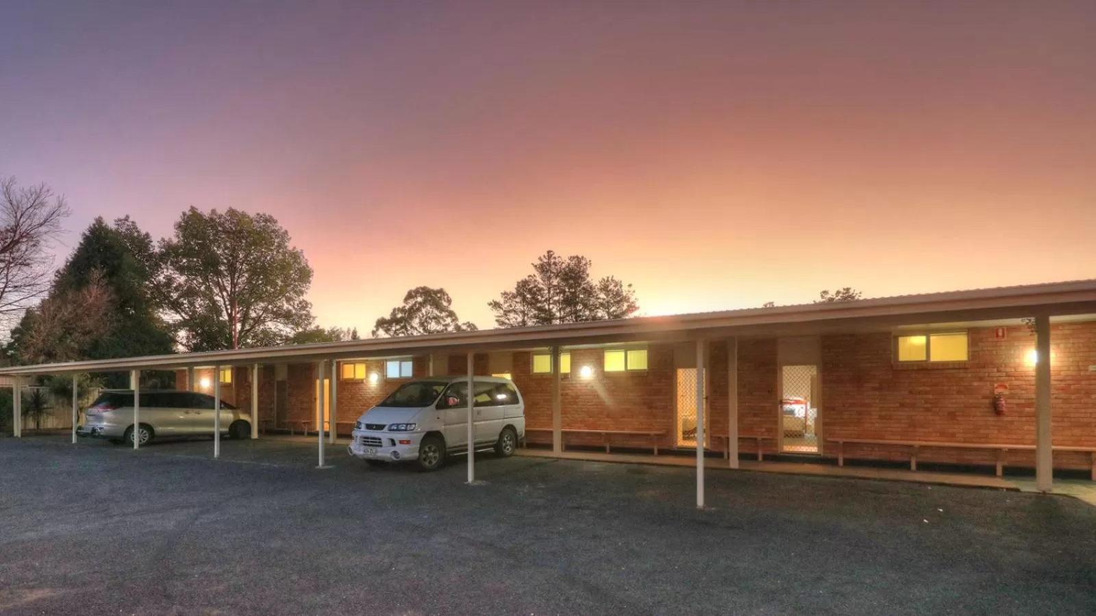 Property building in Glen Innes Motel