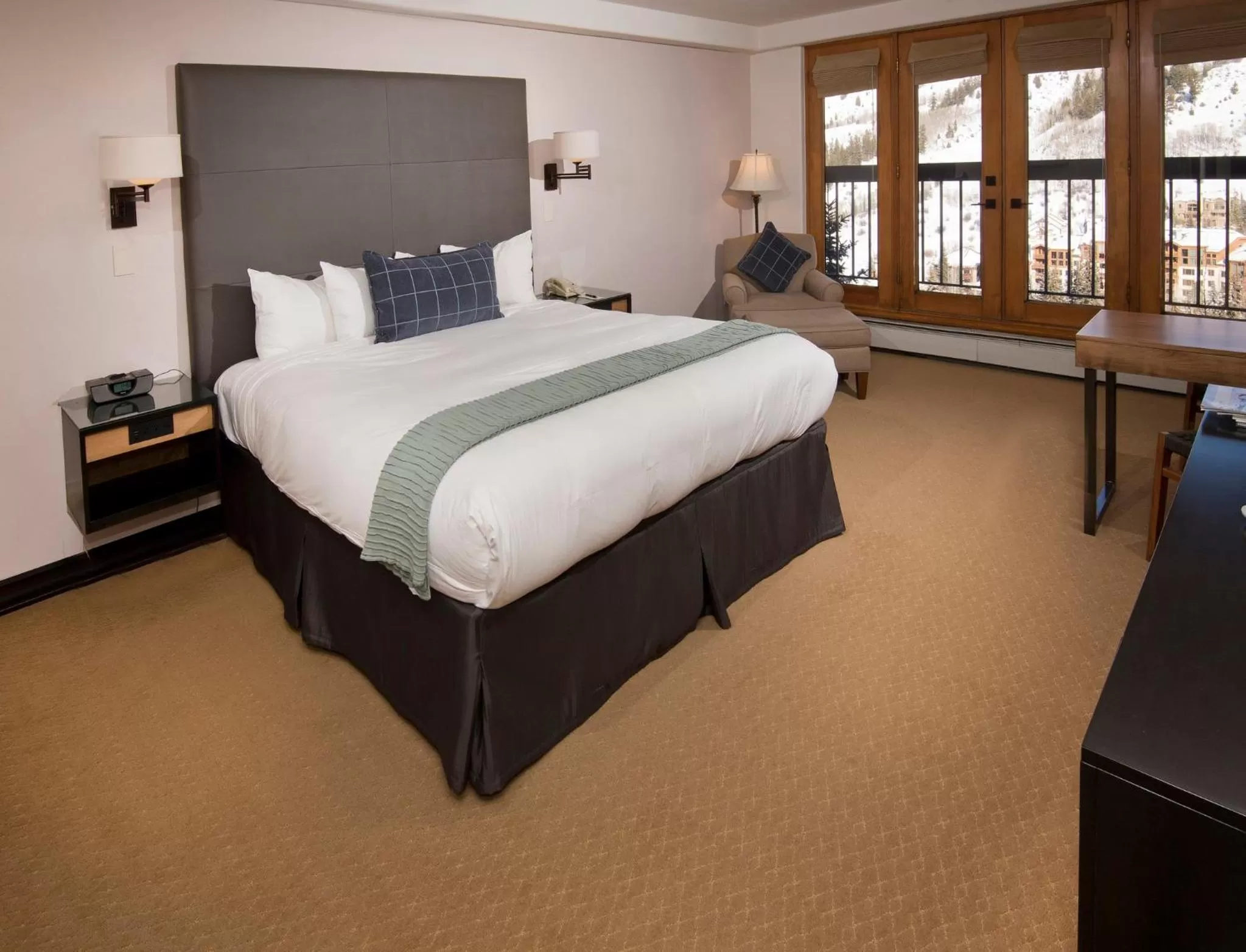 Photo of the whole room, Bed in The Pines Lodge, a RockResort, by Vail Resorts