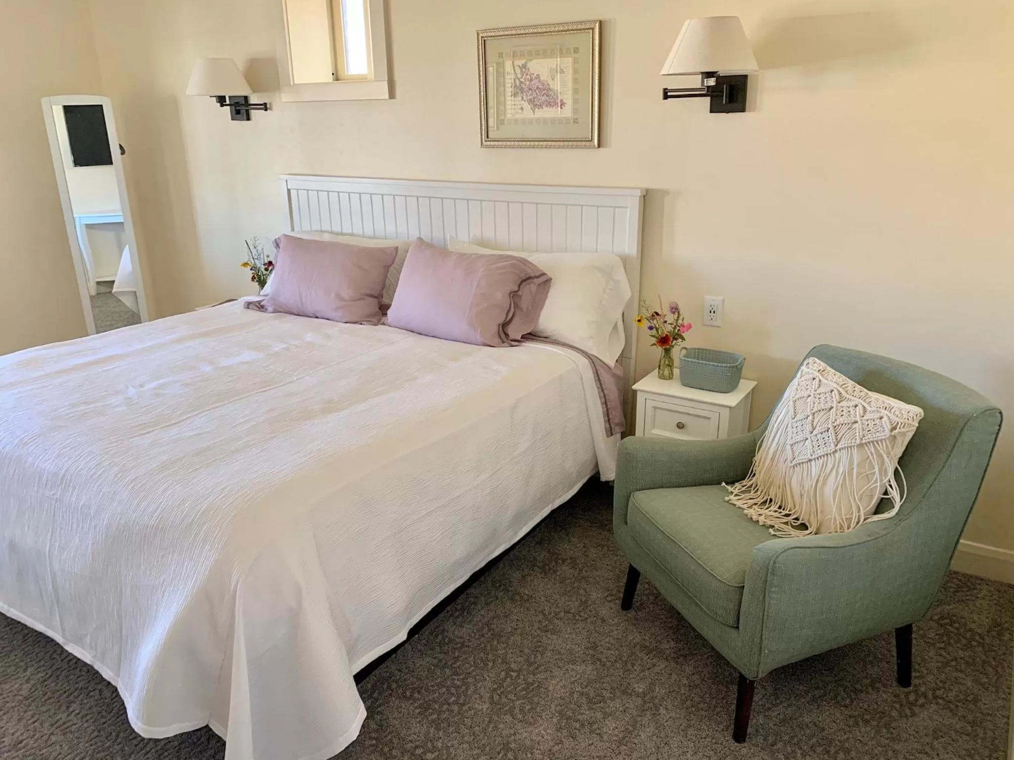 Bed in Annie's Place Bed & Breakfast