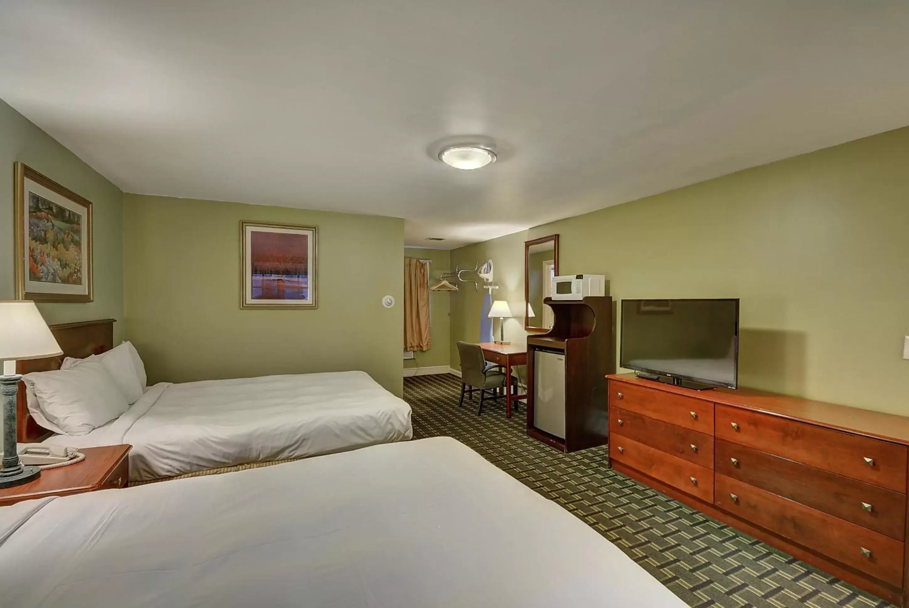 Double Room with Two Double Beds in Colonial Motel and Spa Double Room with Two Double Beds in Colonial Motel and Spa