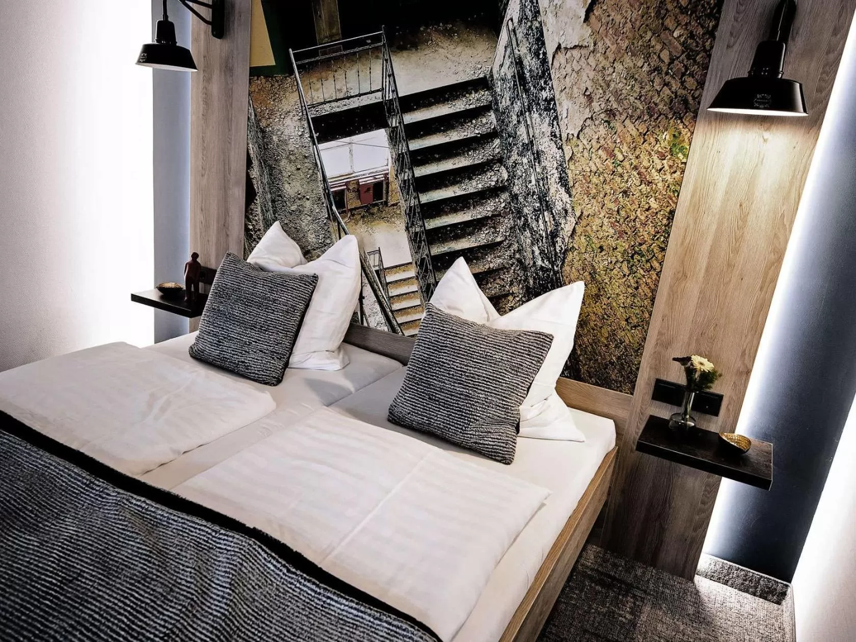 Bed in alexxanders Hotel & Boardinghouse, Restaurant