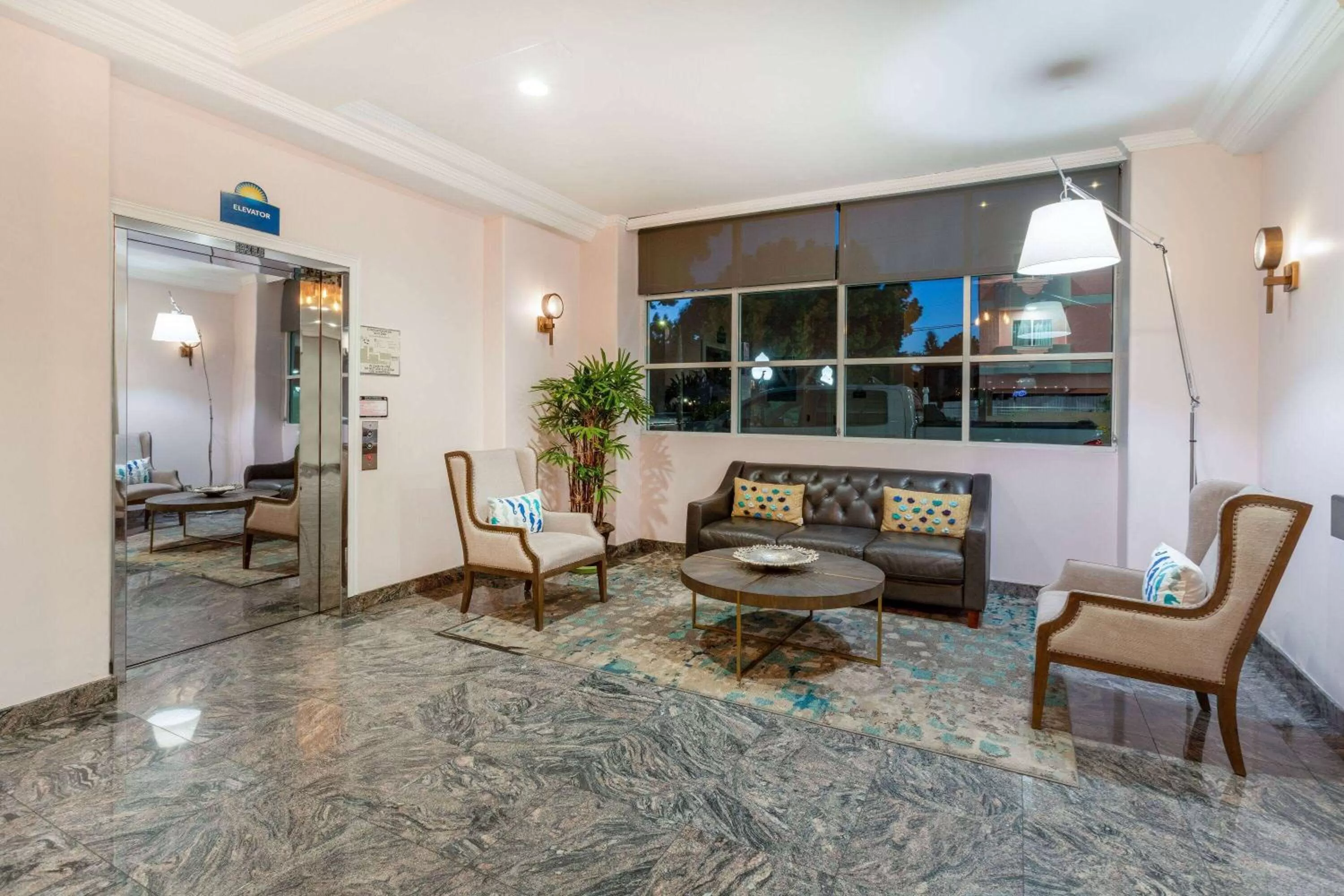 Lobby or reception in Days Inn by Wyndham Santa Monica