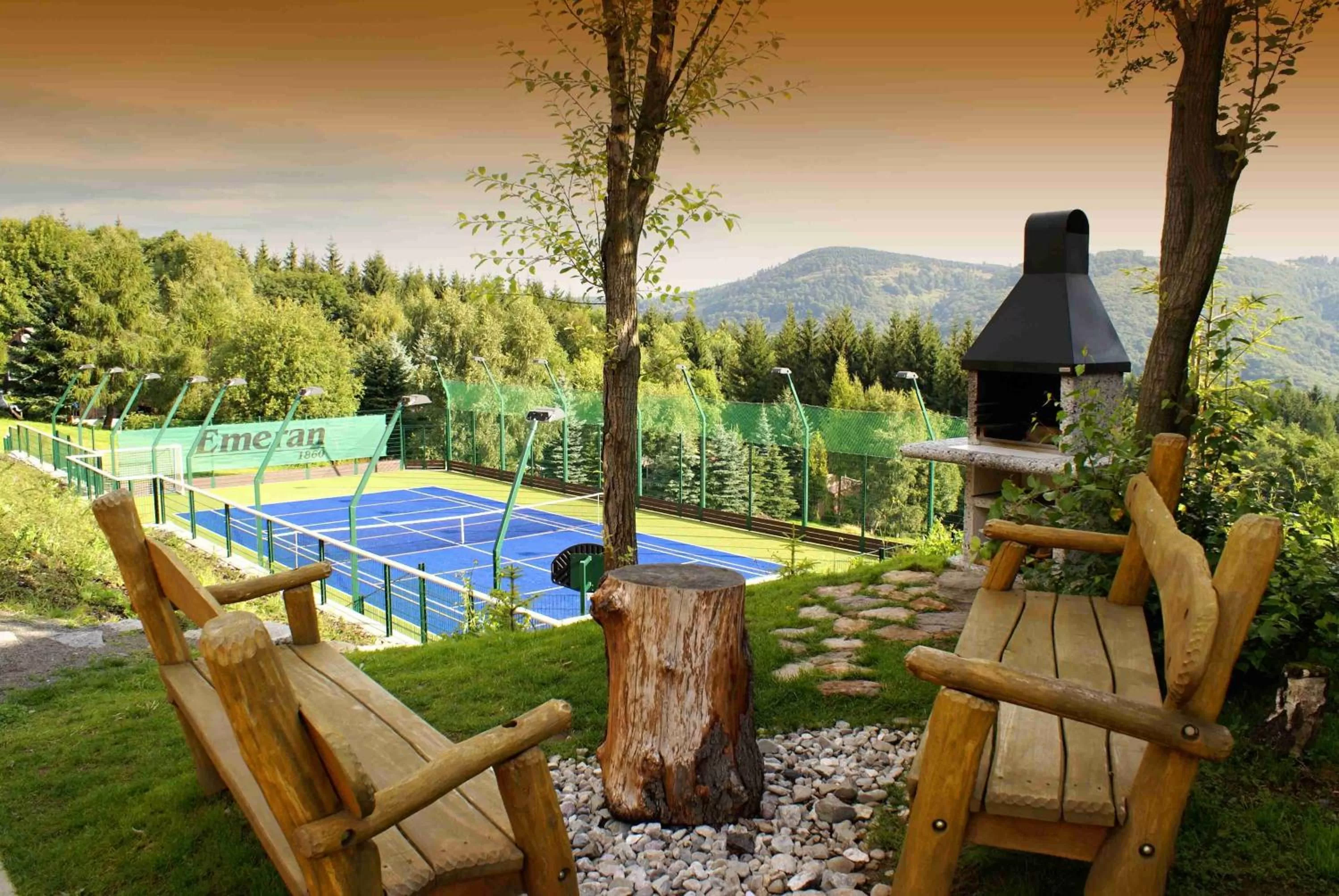 Swimming Pool in Hotel Emeran