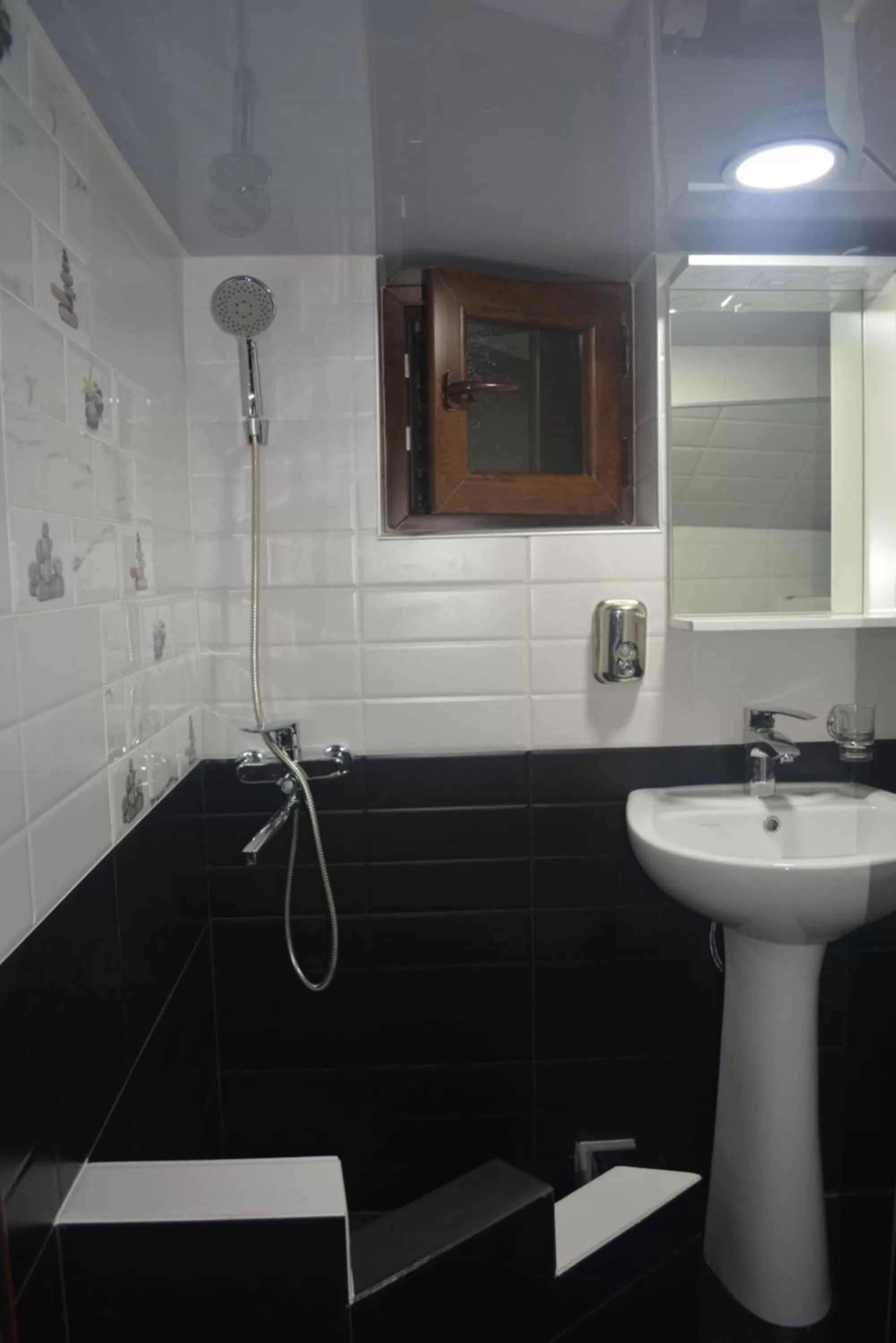 Shower, Bathroom in Golden Way