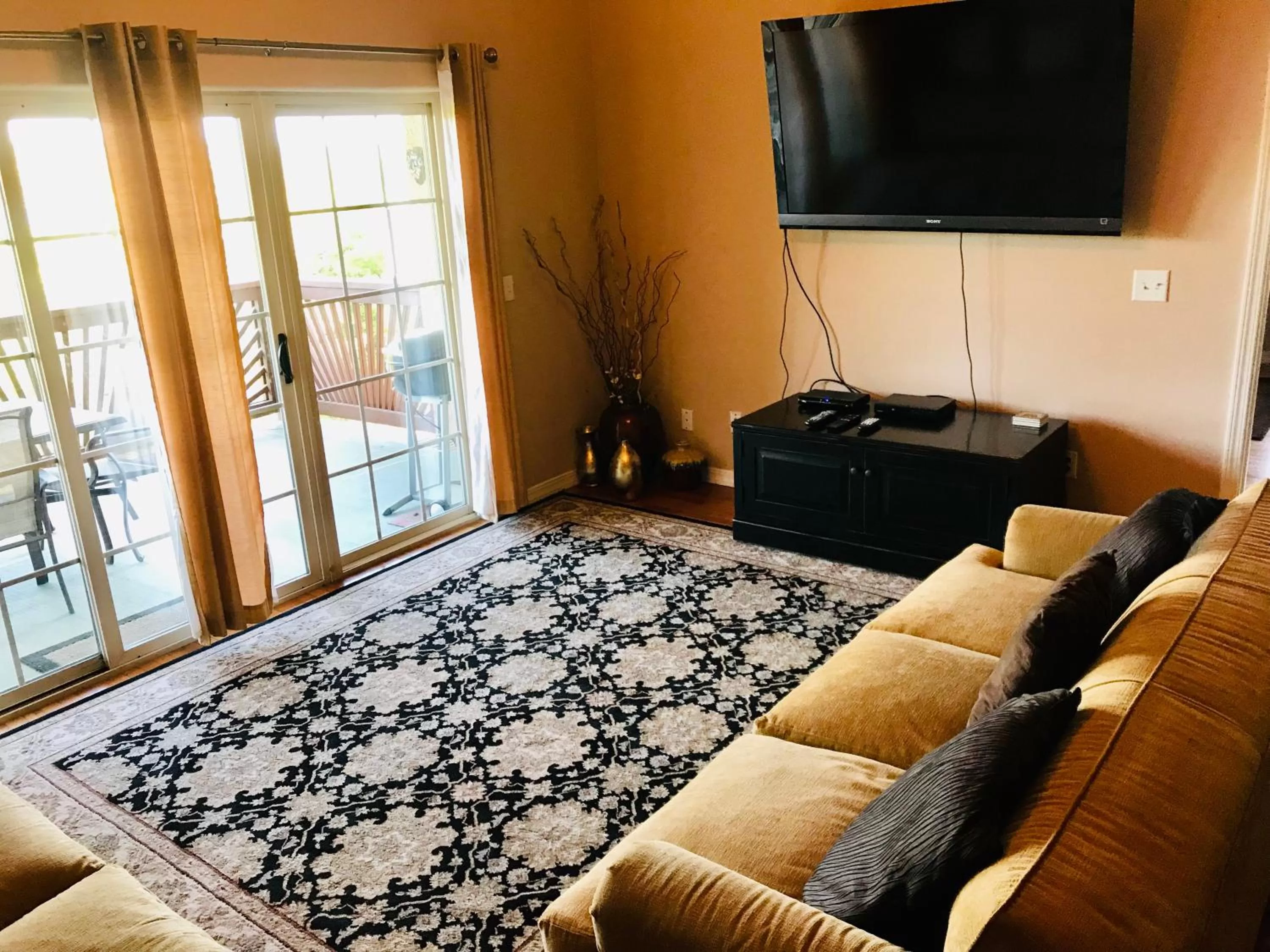 Bed in Rockwood Condos on Table Rock Lake With Boat Slips