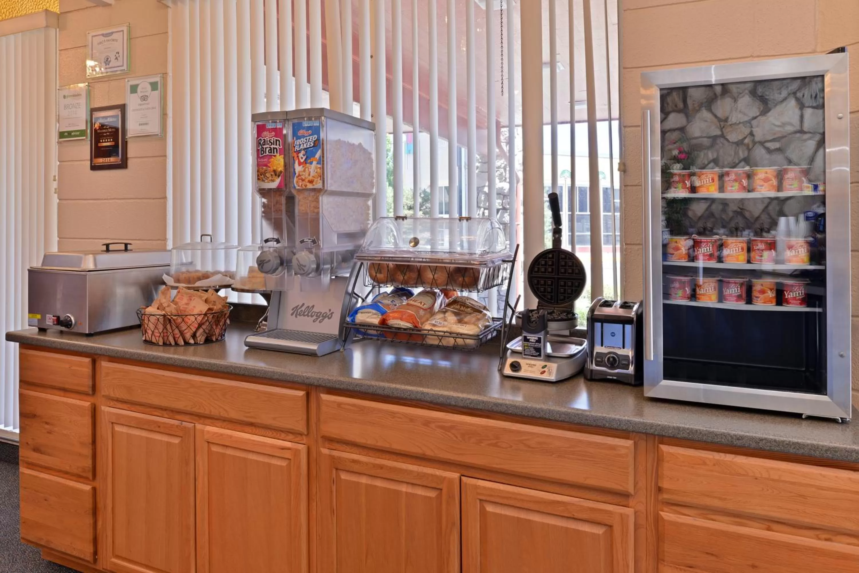 Restaurant/places to eat in Maverick Motel - Modern Renovated Motel