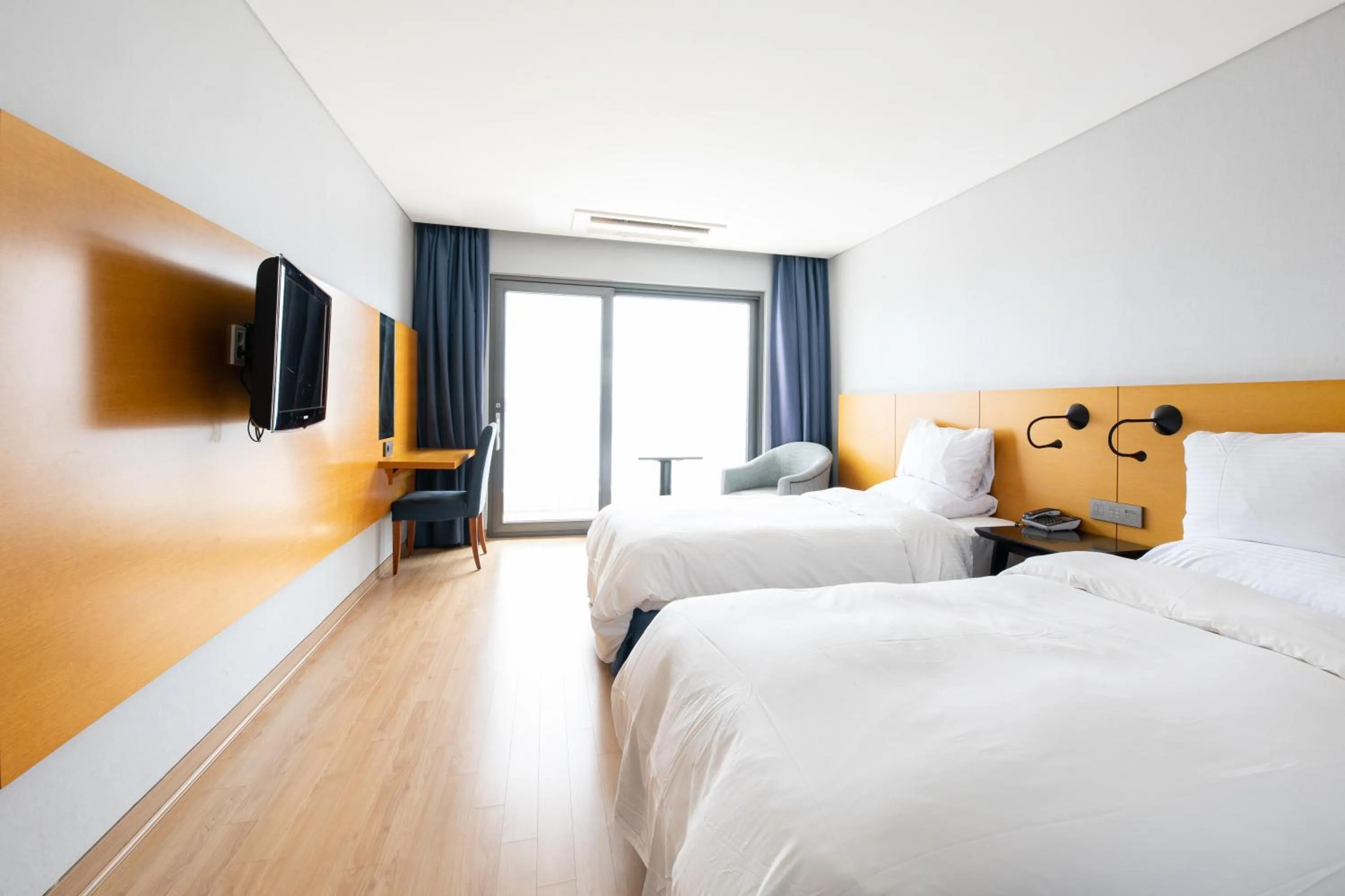 Bed in Asia Lakeside Hotel