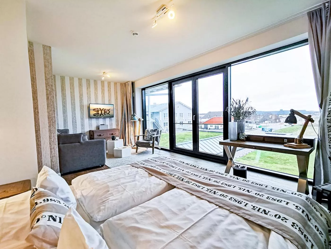 Photo of the whole room in Easy Living