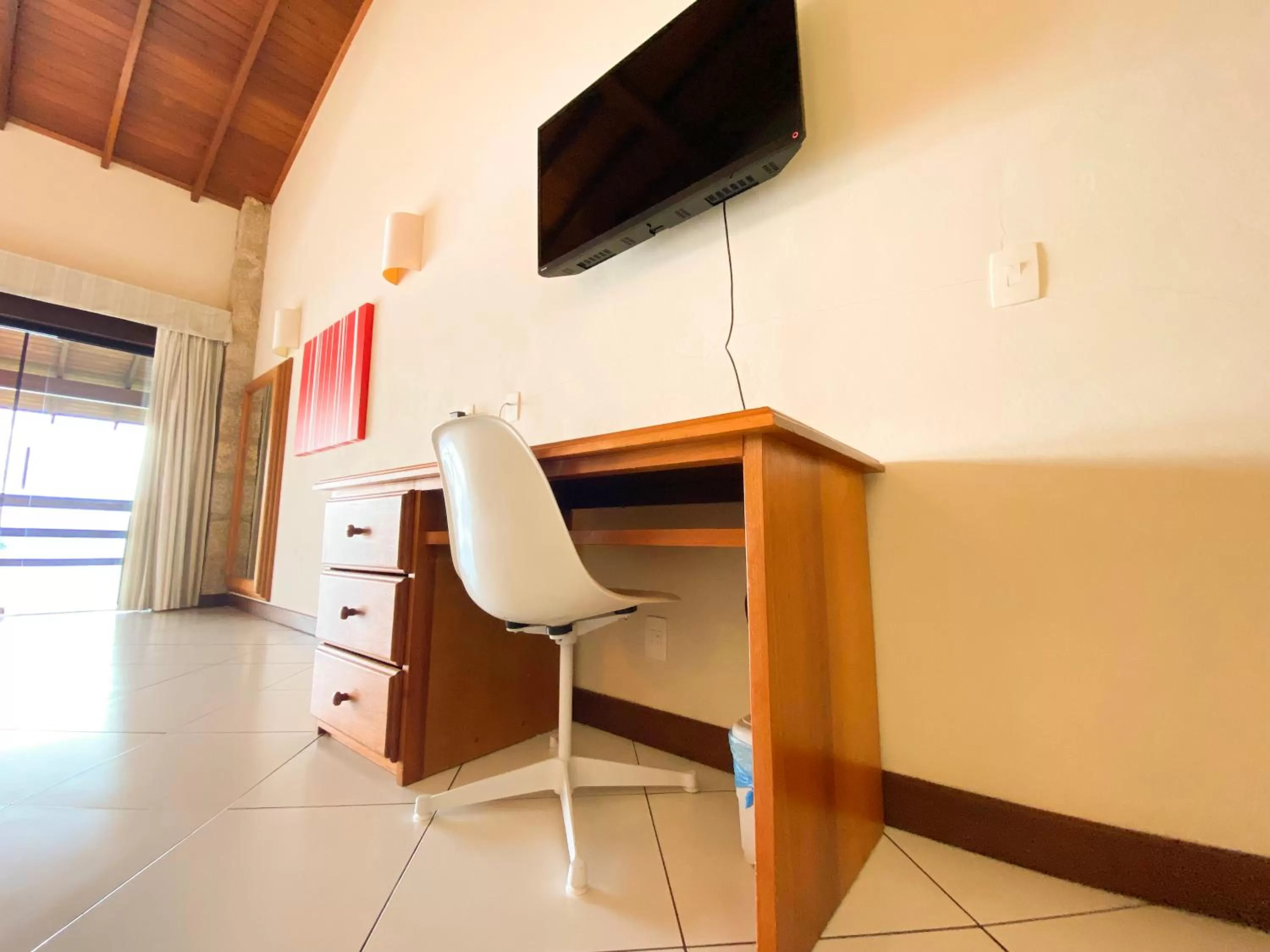 TV and multimedia, TV/Entertainment Center in Santa Clara Hotel