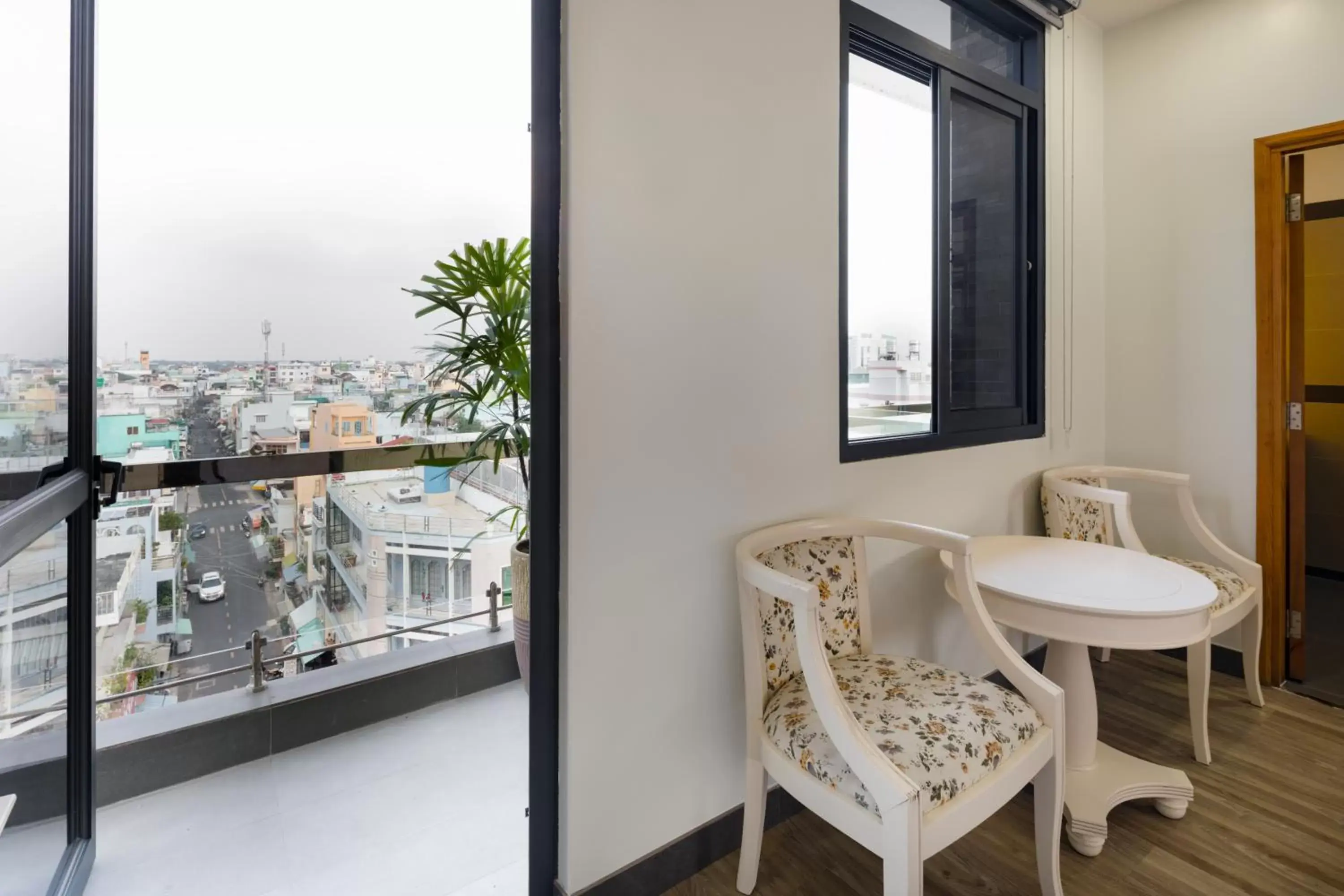 King Room with Balcony in LARA HOTEL LONG XUYÊN King Room with Balcony in LARA HOTEL LONG XUYÊN