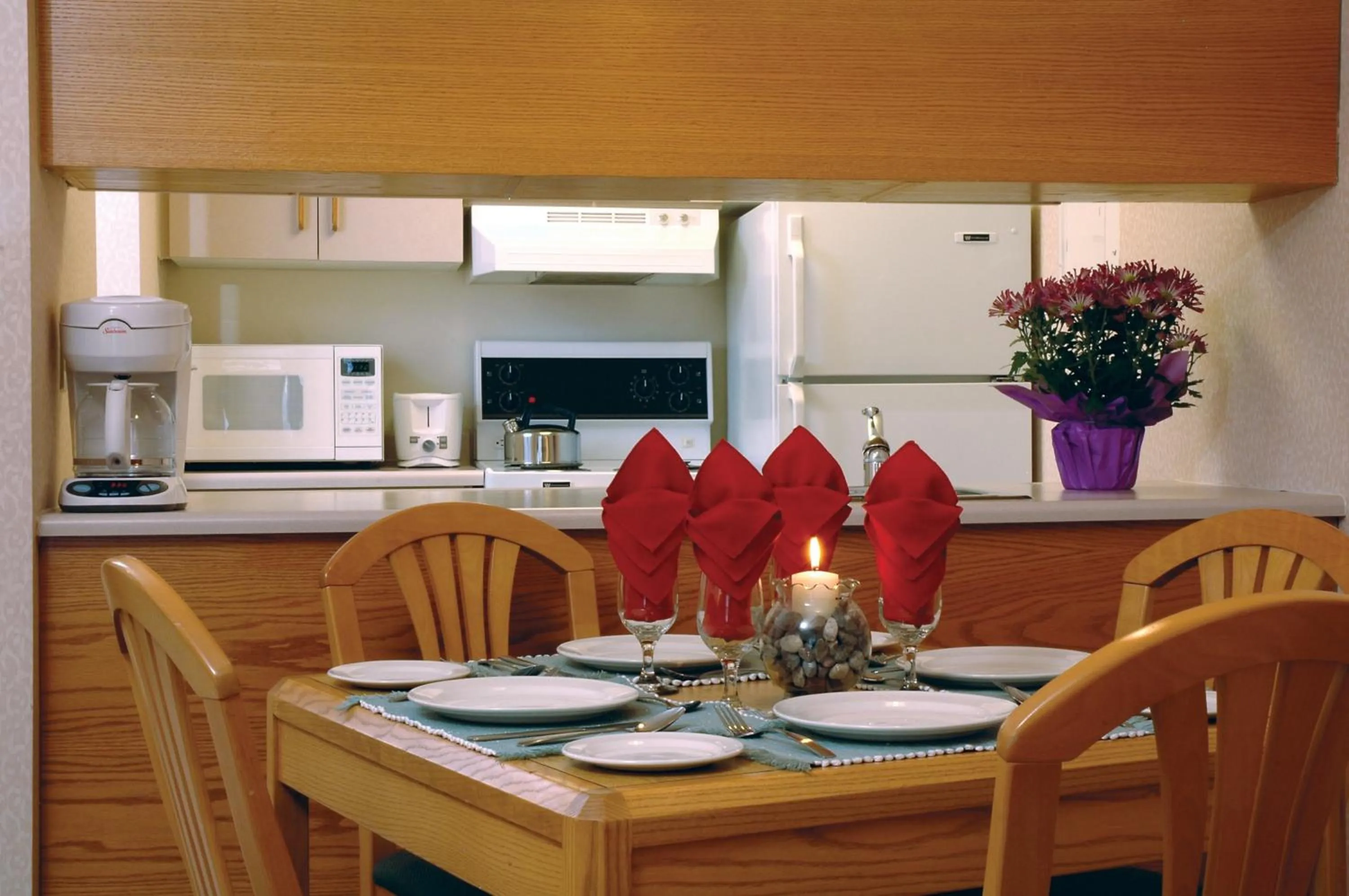 Dining area in Cartier Place Suite Hotel