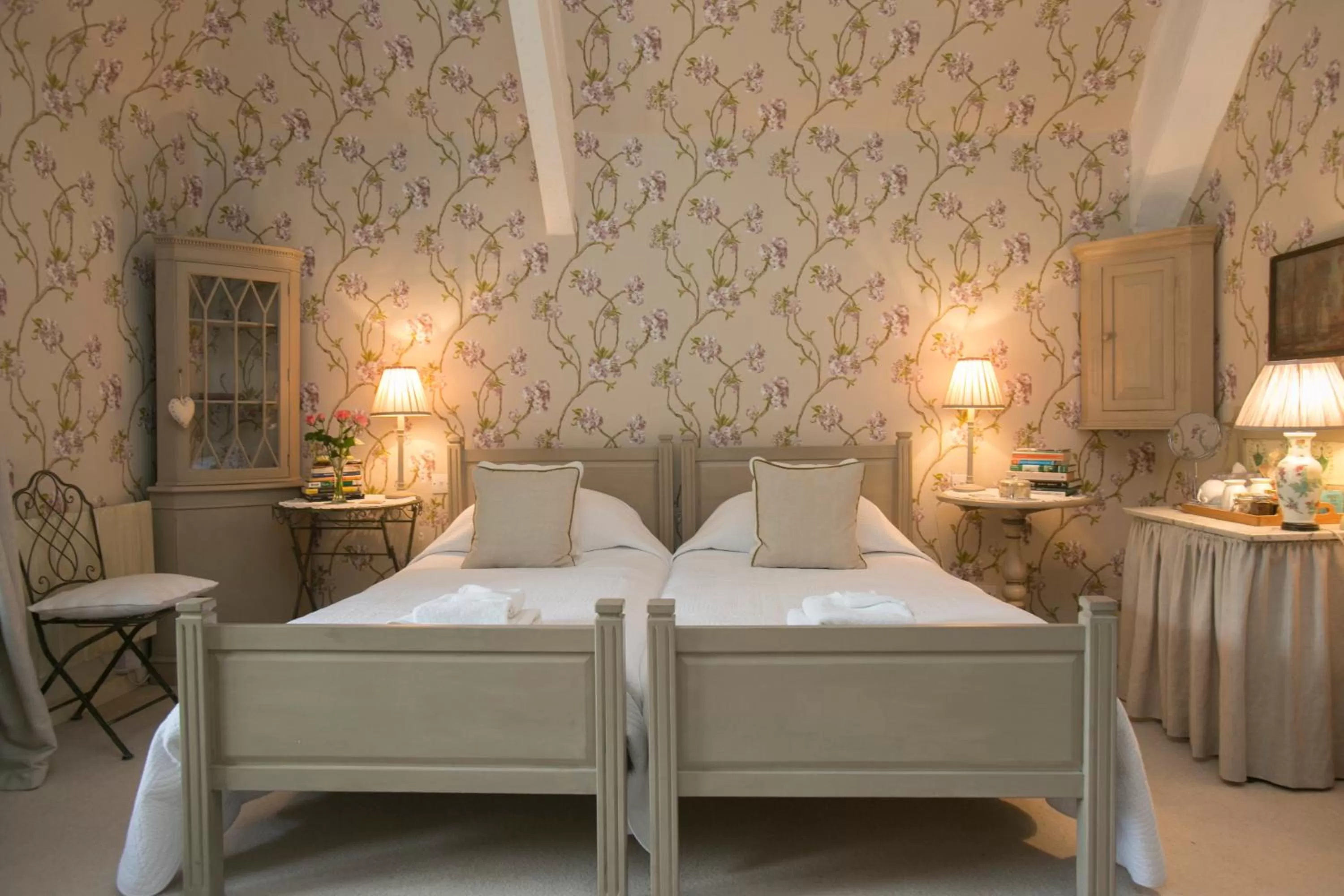 Bedroom, Bed in Tudor Cottage B&B Frampton