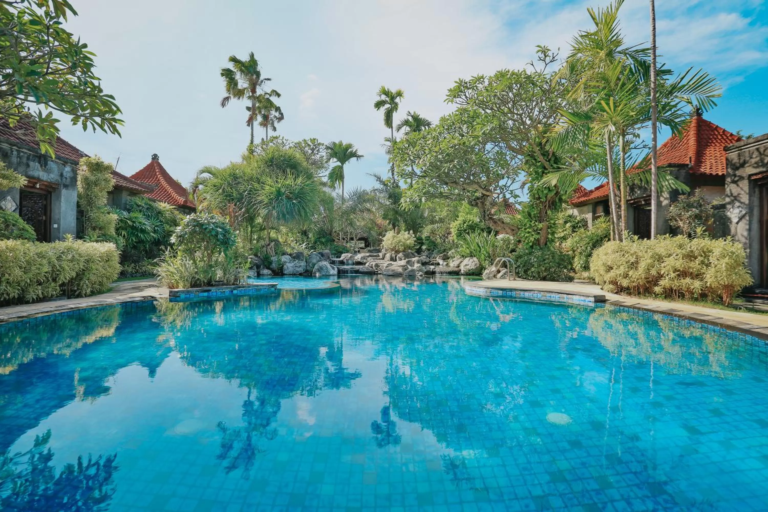 Swimming pool in Parigata Villas Resort