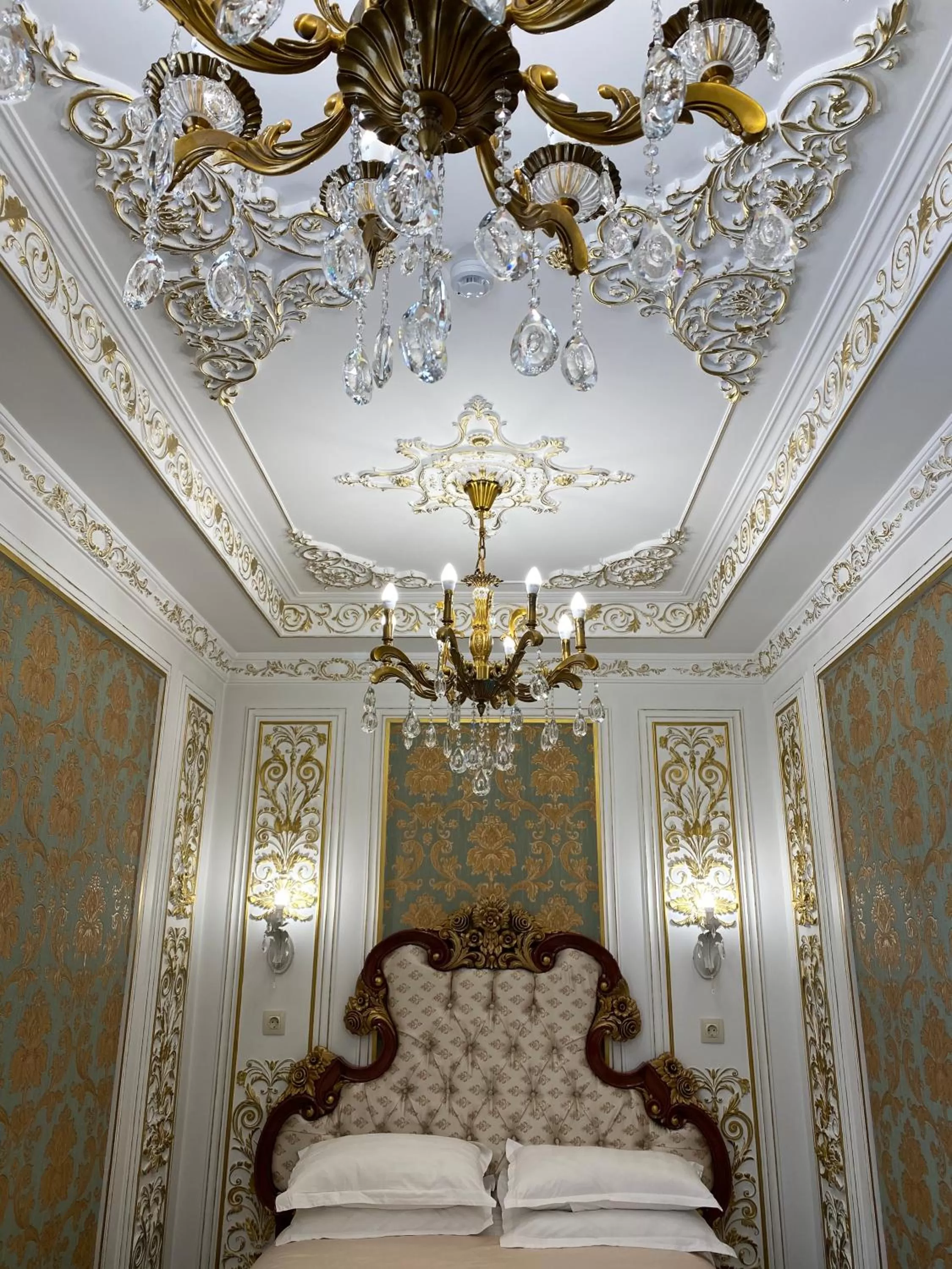 Bedroom, Banquet Facilities in Lion Hotel