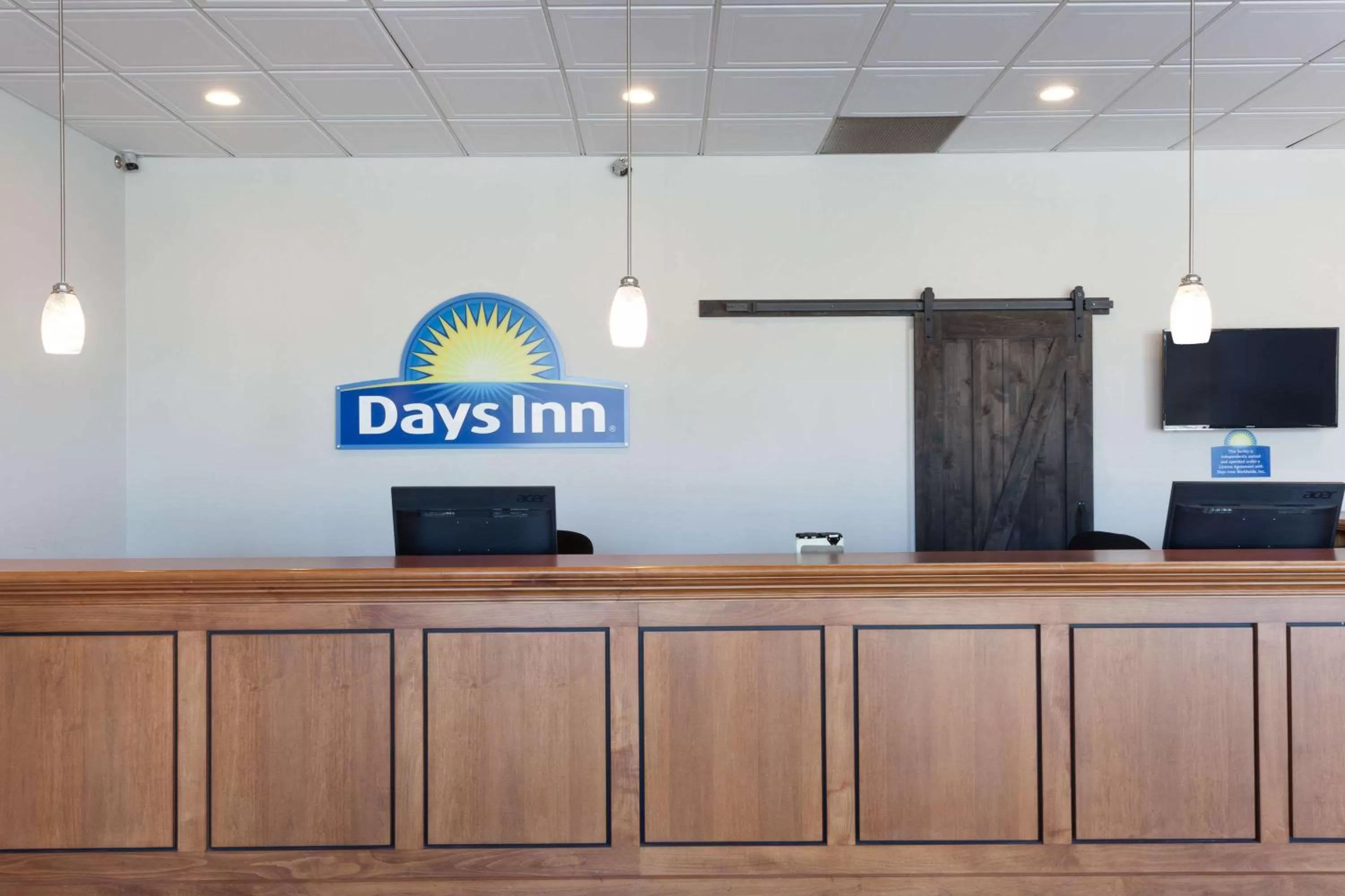 Lobby or reception in Days Inn & Suites by Wyndham Lancaster Amish Country