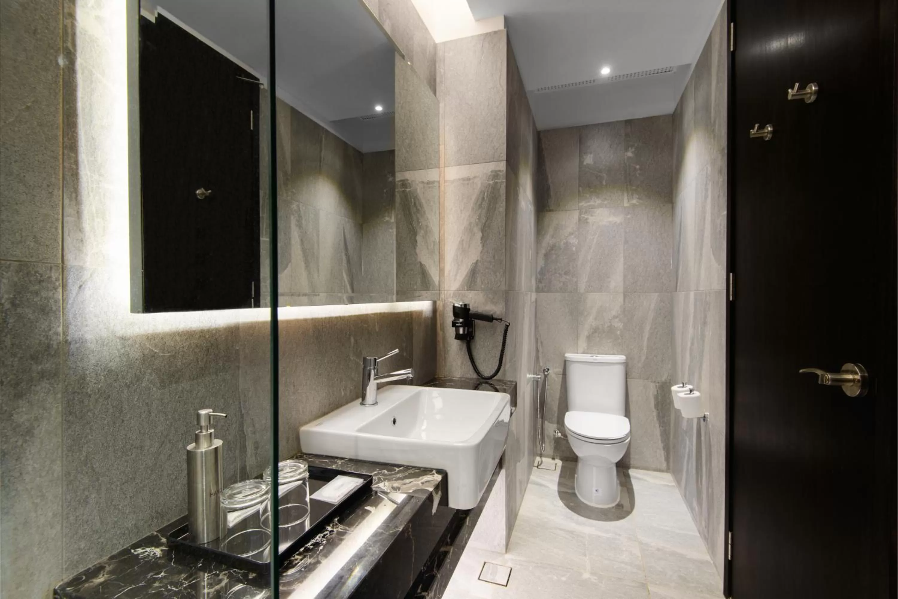 Toilet in SAVV HOTEL