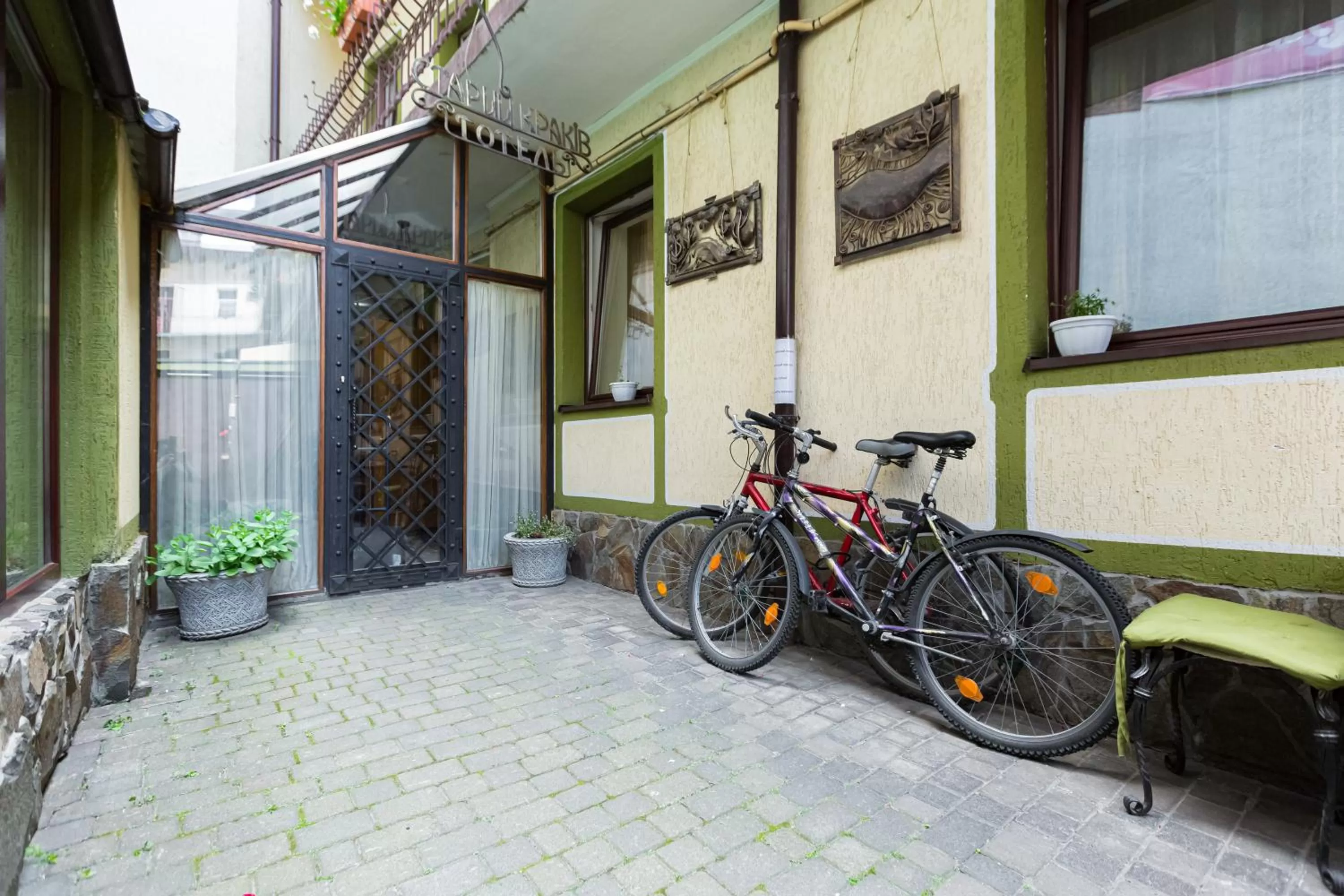 Facade/entrance in Staryi Krakiv