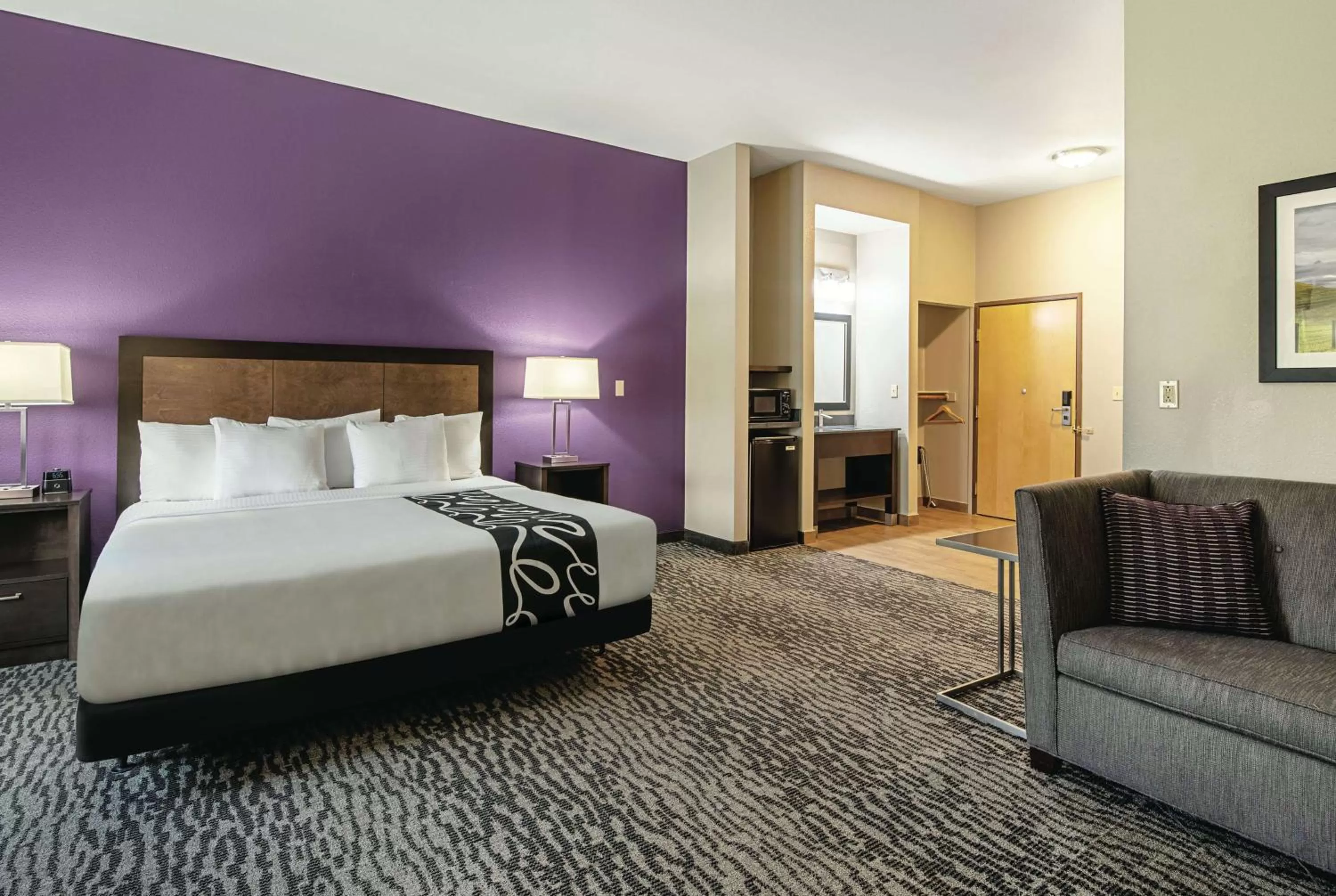 Photo of the whole room, Bed in La Quinta Inn by Wyndham Livermore