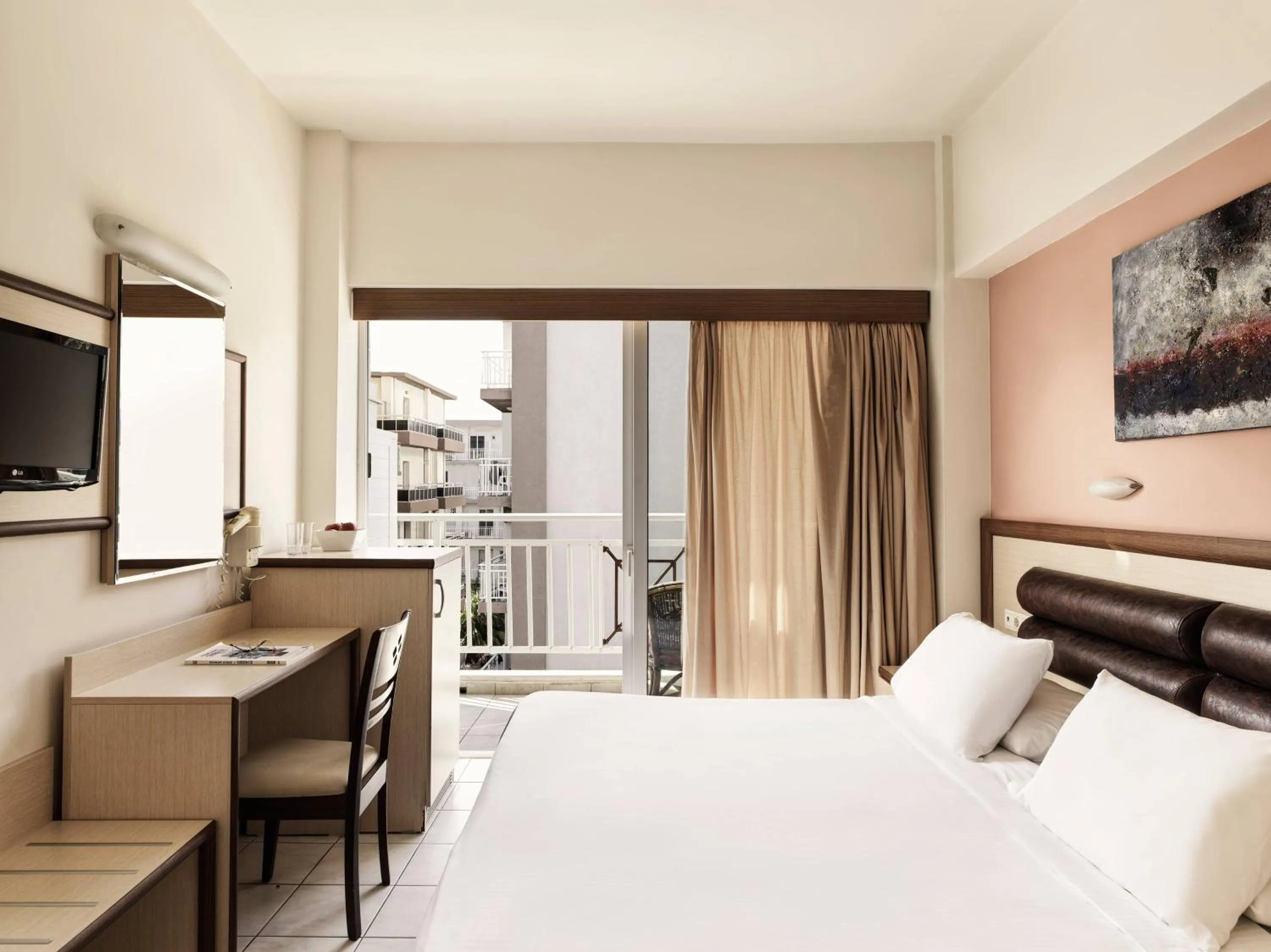 View (from property/room), Bed in Pearl Hotel