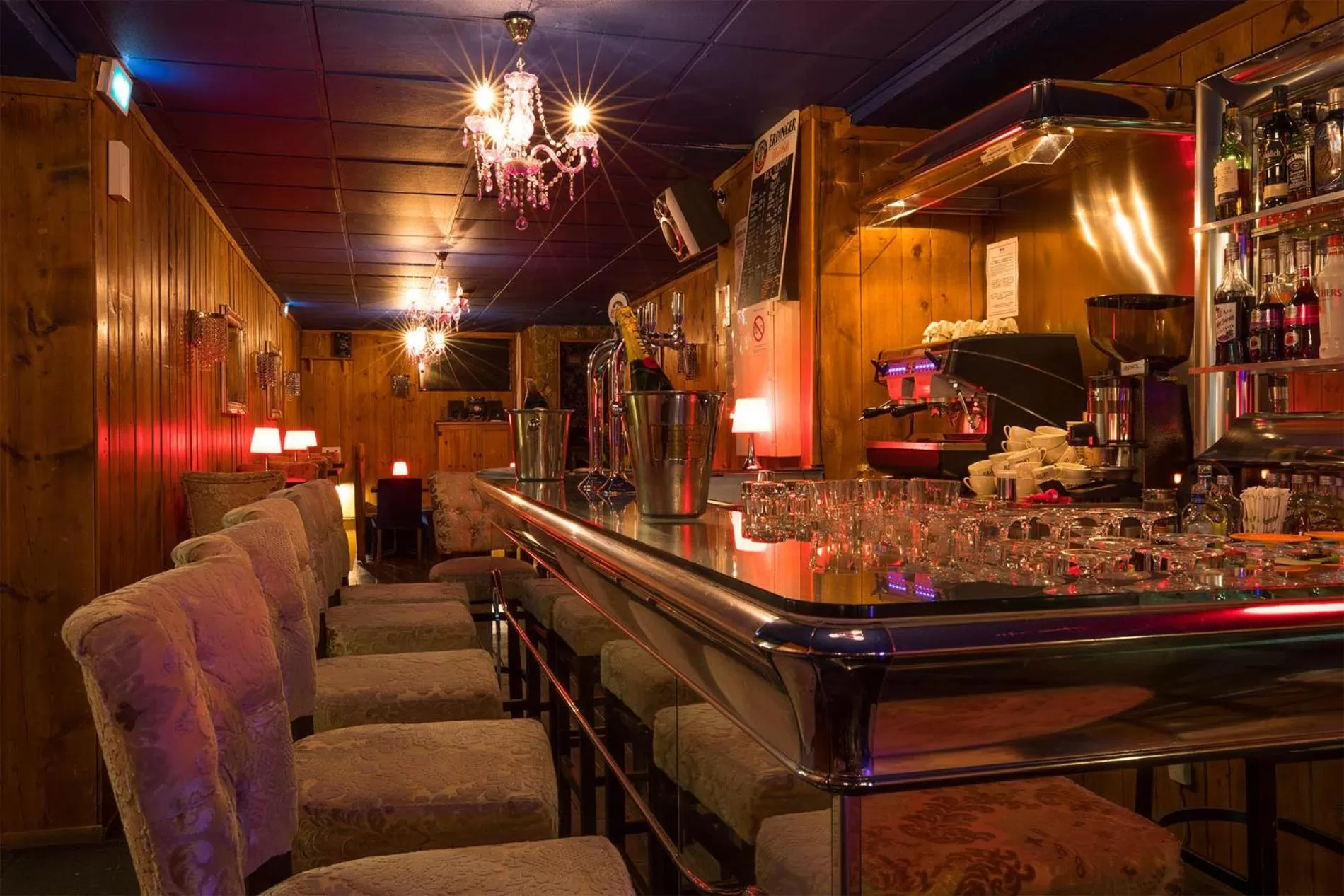 Lounge or bar in Madame Vacances - Hôtel Courchevel Olympic