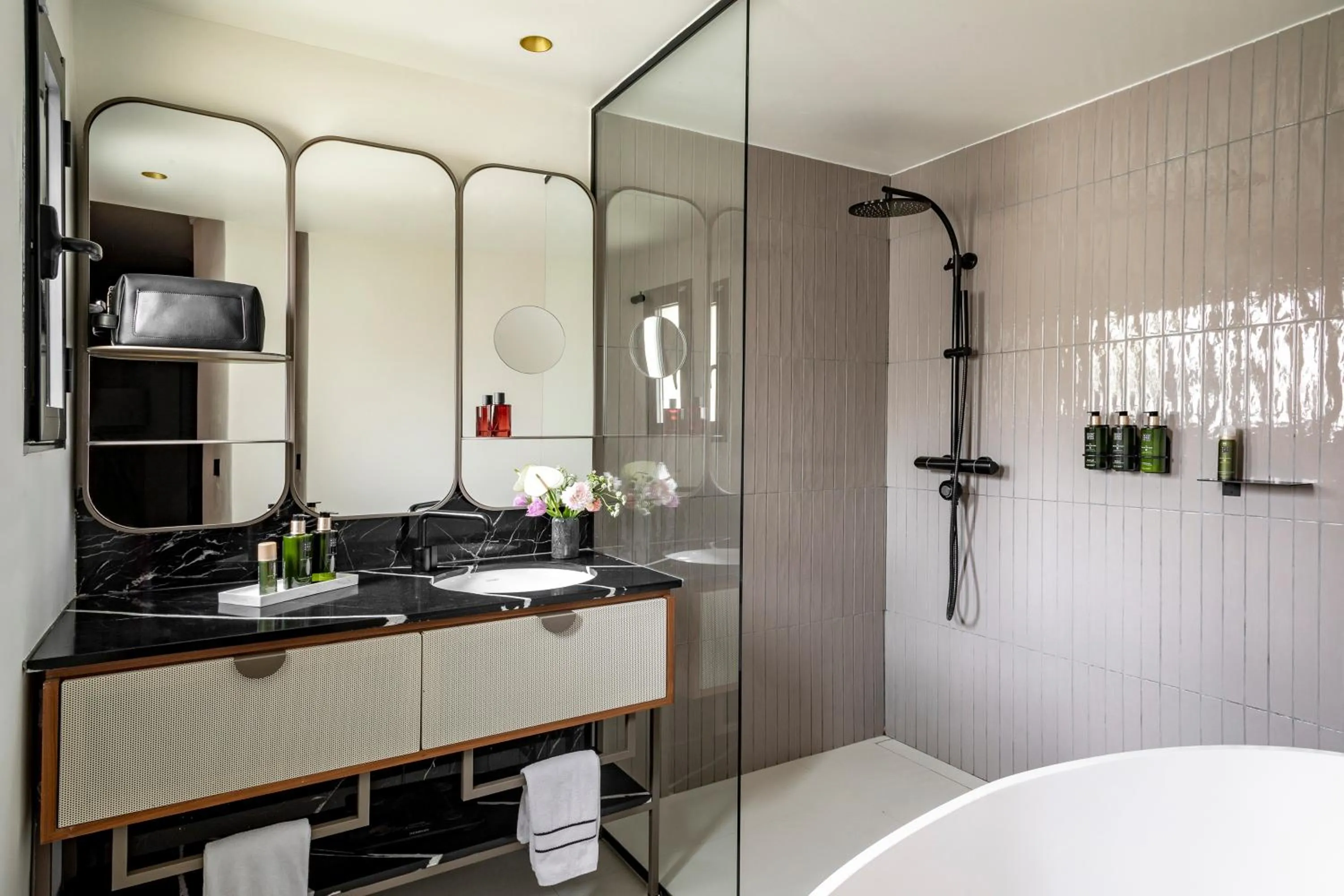 Bathroom in Villa Marquis a Member of Melia Collection Tour Eiffel