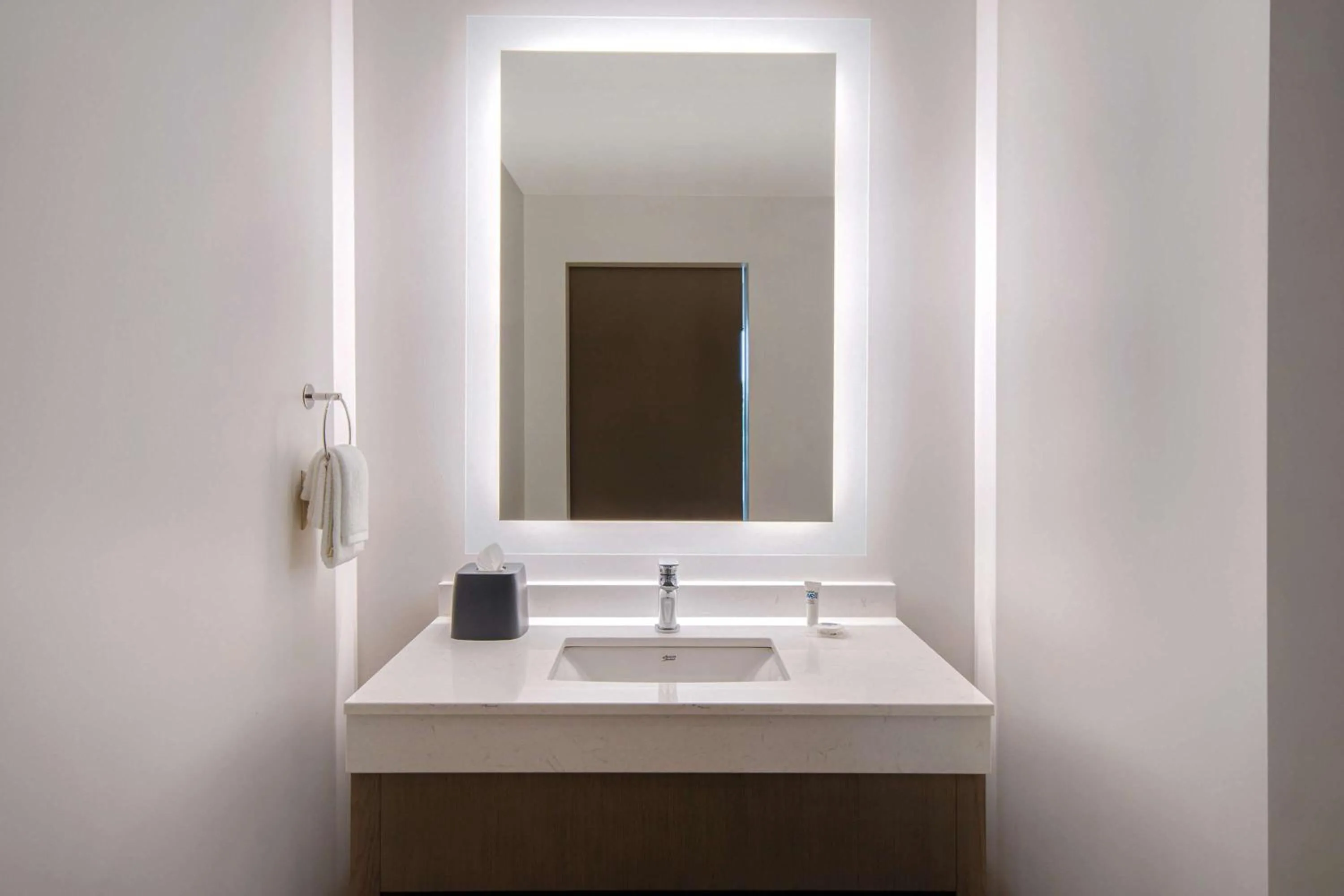 Bathroom in Hyatt House Mall Of America Msp Airport