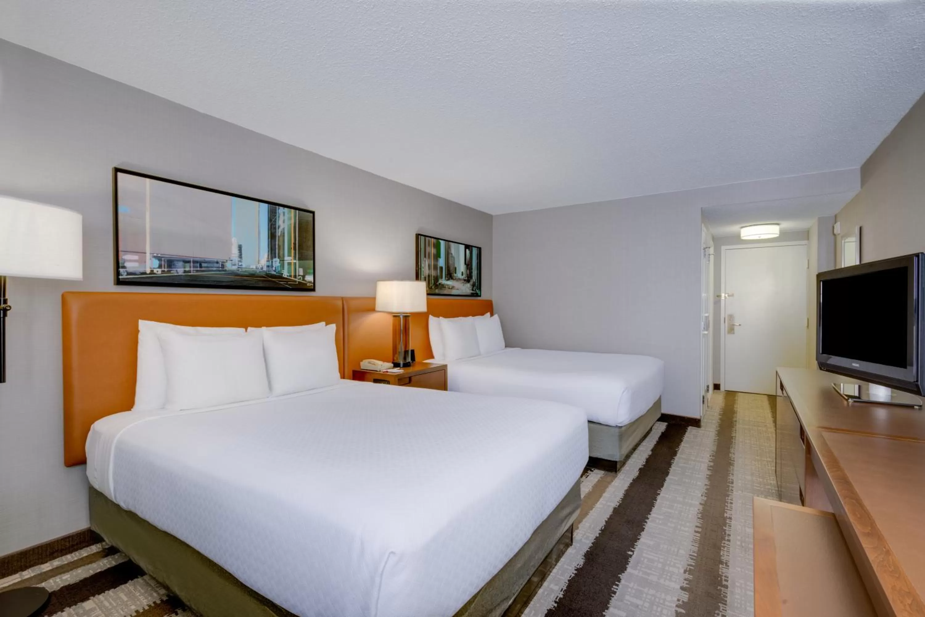 TV and multimedia, Bed in Crowne Plaza Dulles Airport by IHG