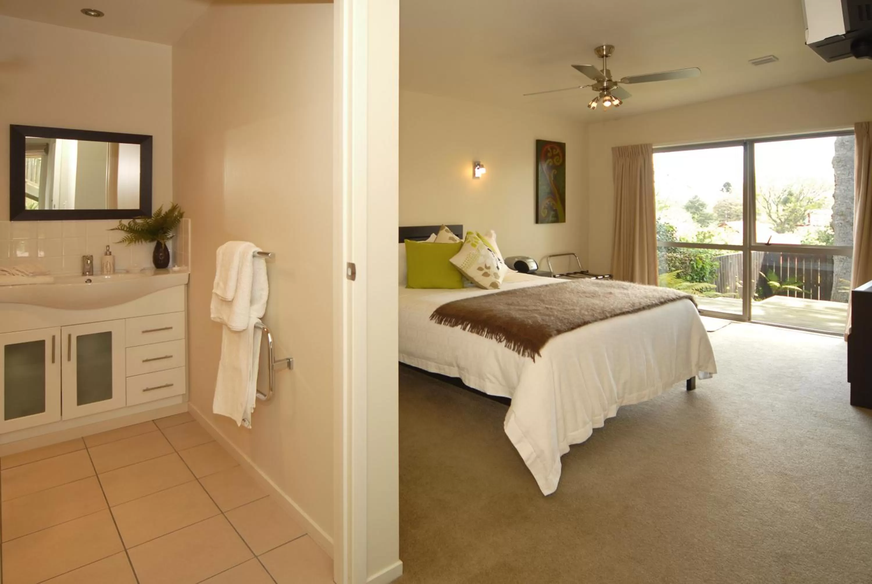 Photo of the whole room, Bed in B&B@The Redwoods