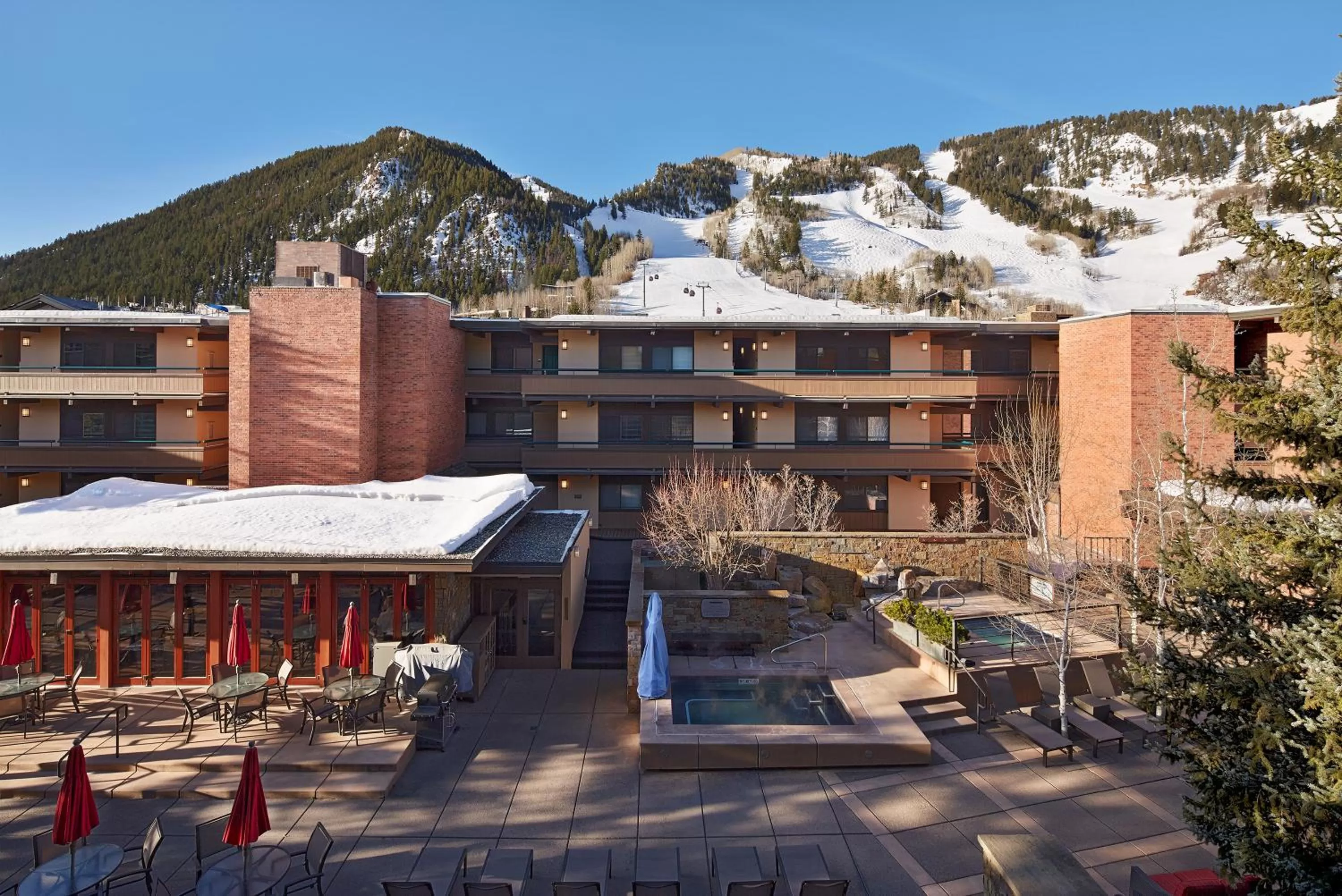 Property building in Aspen Square Condominium Hotel