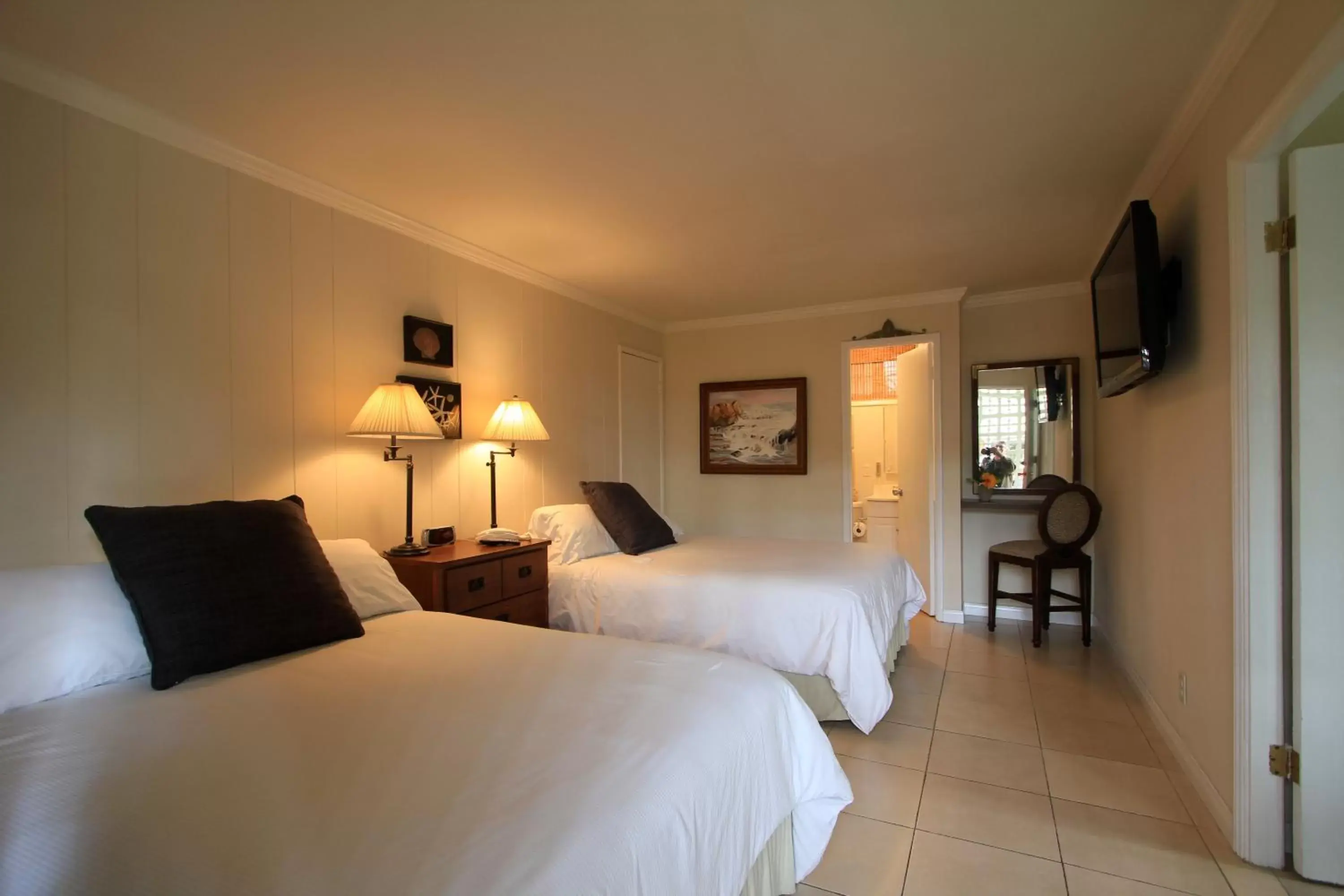 Double Room with Two Double Beds with Kitchenette in The Tides Laguna Beach Double Room with Two Double Beds with Kitchenette in The Tides Laguna Beach