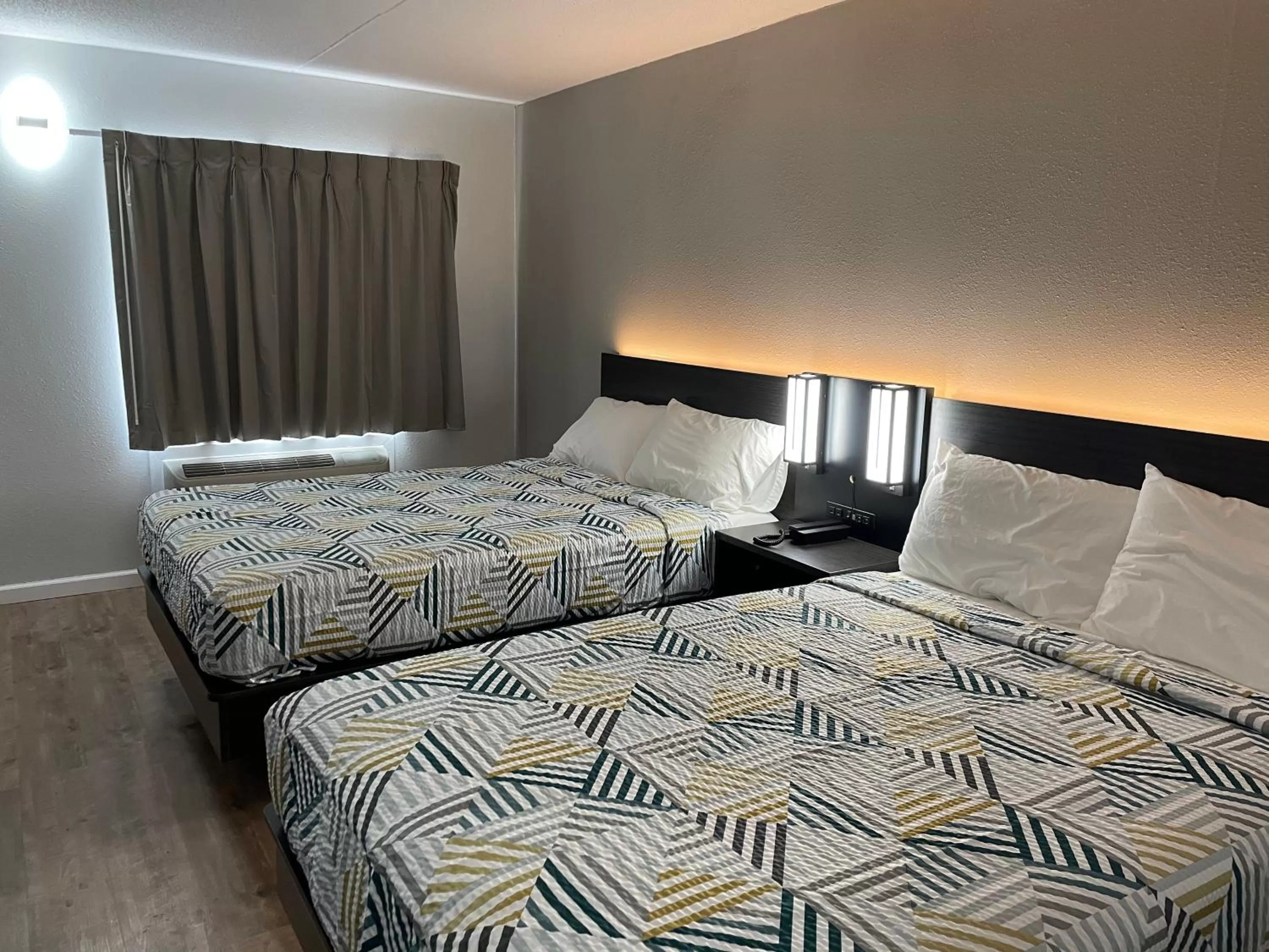 Bed in Studio 6 Vicksburg, MS- Downtown