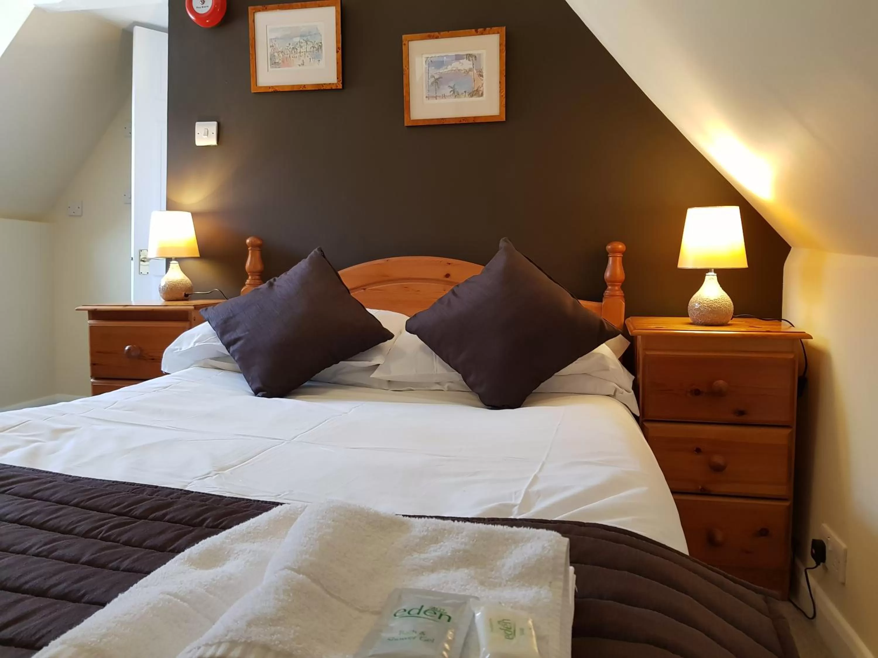 Bed in Old George Hotel