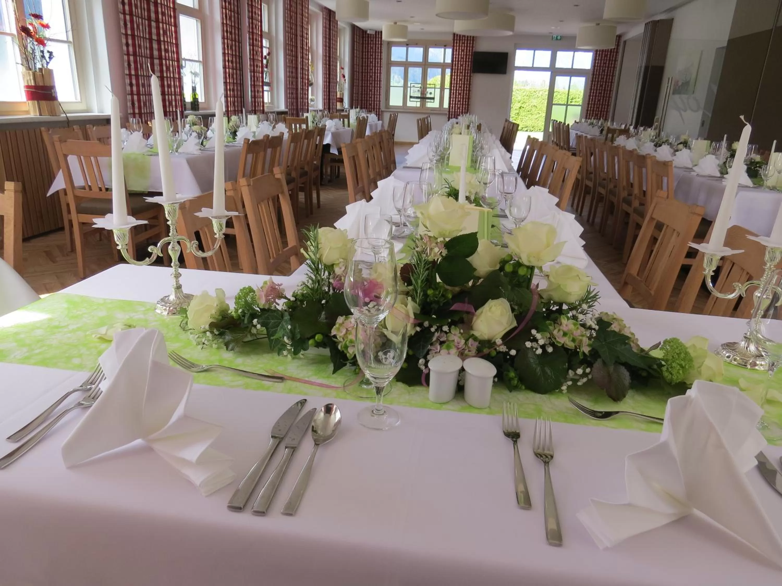 Restaurant/places to eat in Hotel Loy