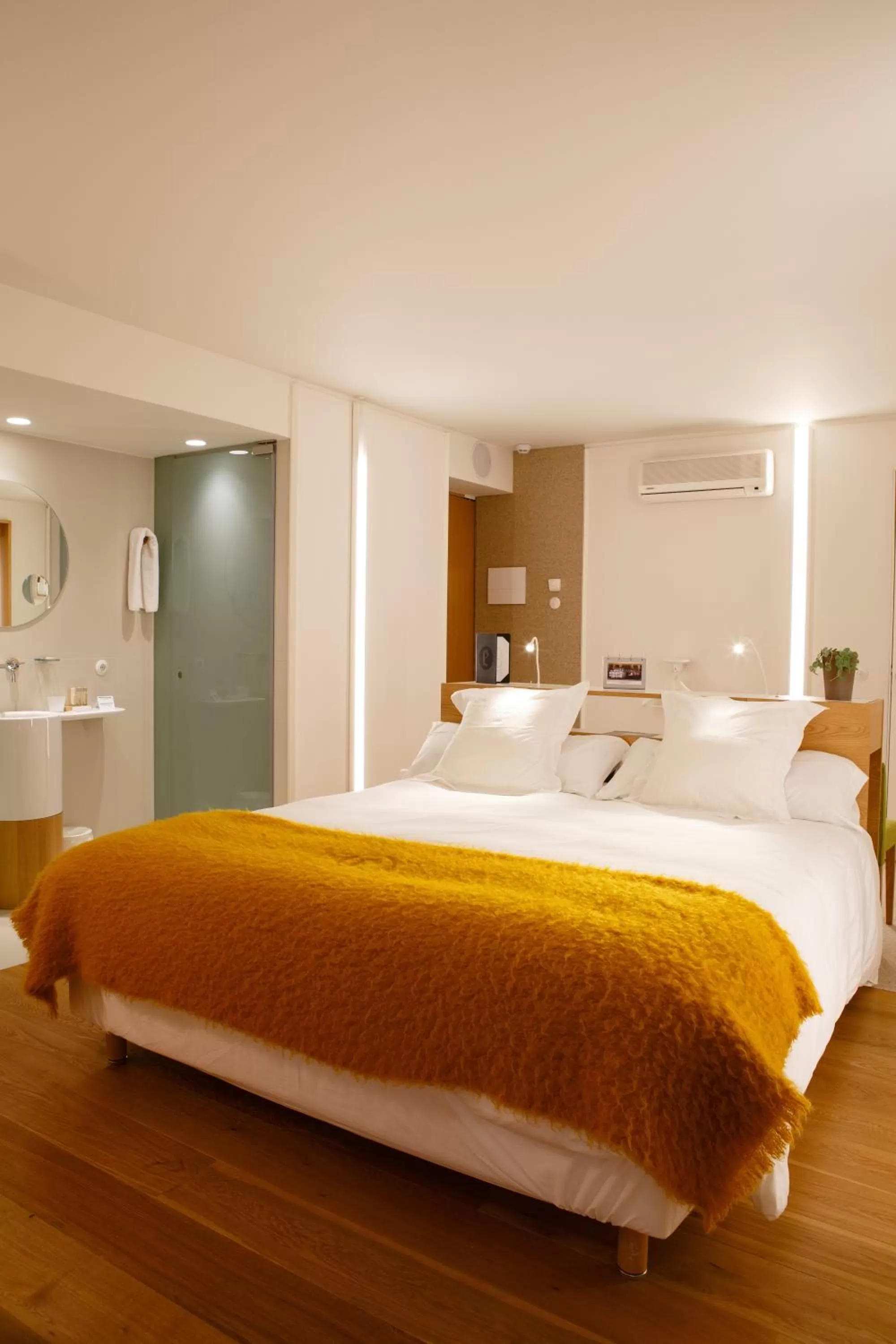 Bed in Hotel Echaurren Relais & Châteaux