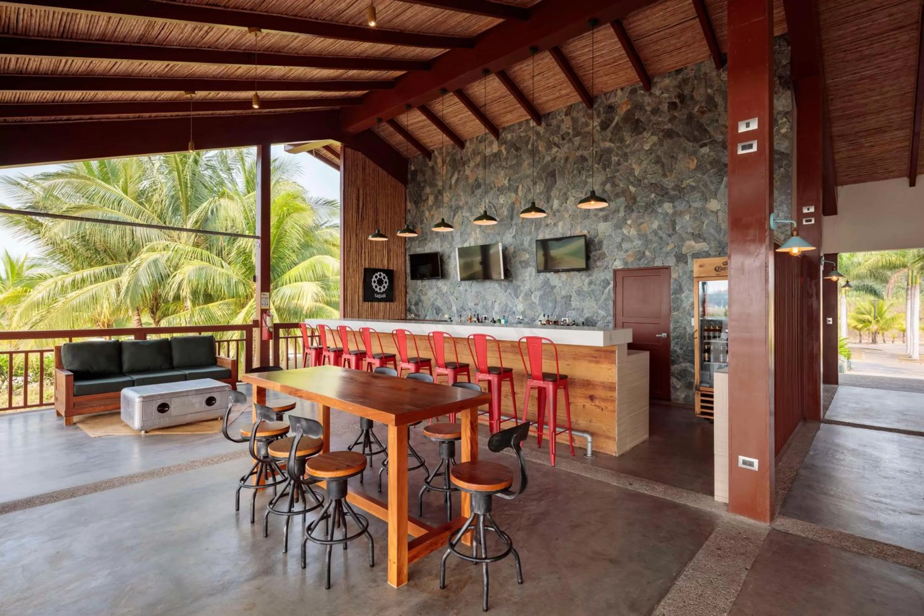 Lounge or bar in Indura Beach & Golf Resort Curio Collection By Hilton