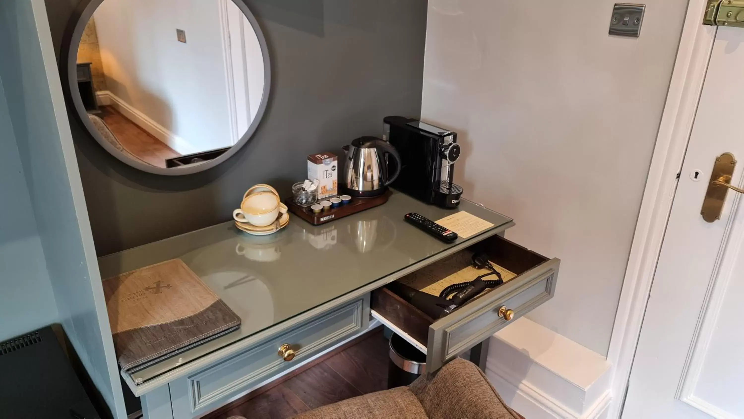 Standard King Room in The George Inn Standard King Room in The George Inn