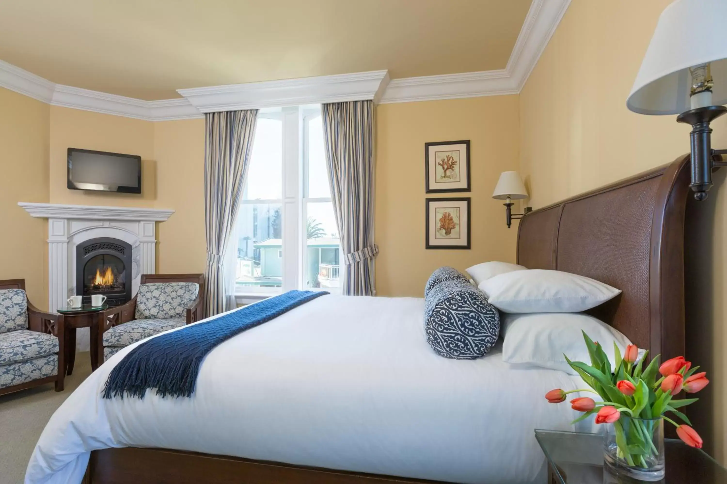 Superior King + Outdoor Spa in West Cliff Inn, A Four Sisters Inn Superior King + Outdoor Spa in West Cliff Inn, A Four Sisters Inn