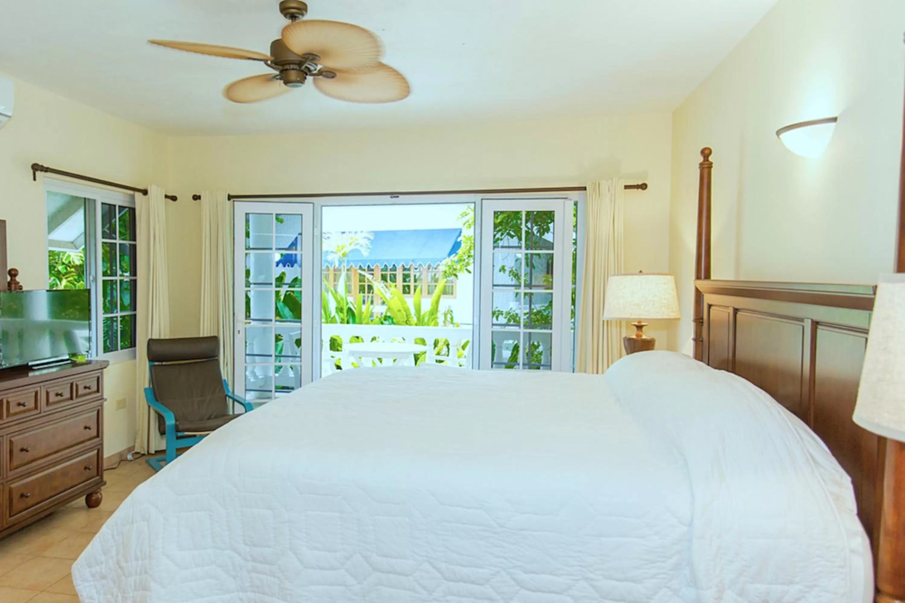 Bedroom, Bed in Beach House Condos, Negril