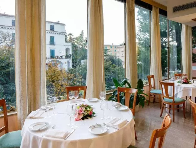 Restaurant/places to eat in Grand Hotel Cesare Augusto