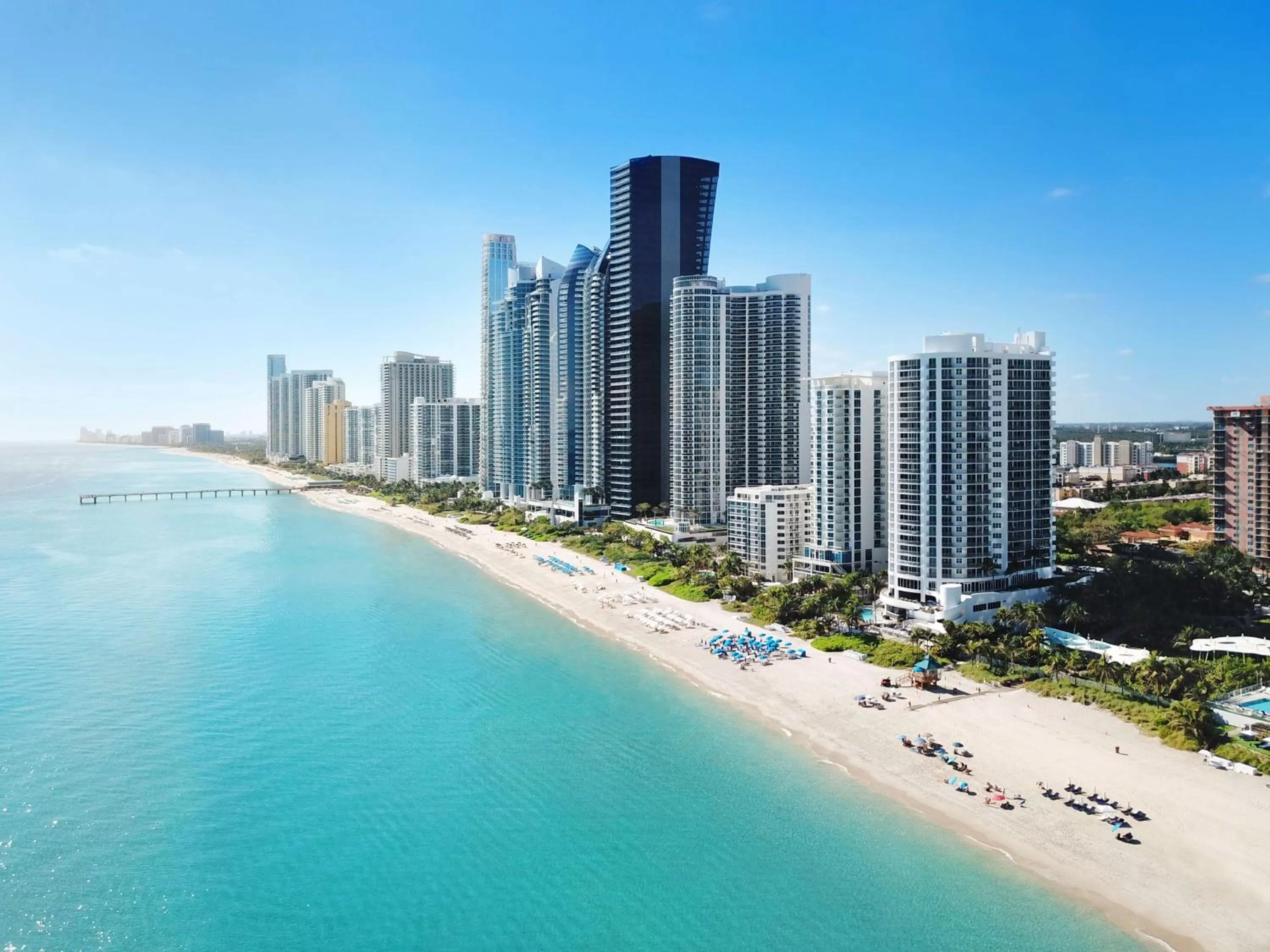 Property building in DoubleTree by Hilton Ocean Point Resort - North Miami Beach