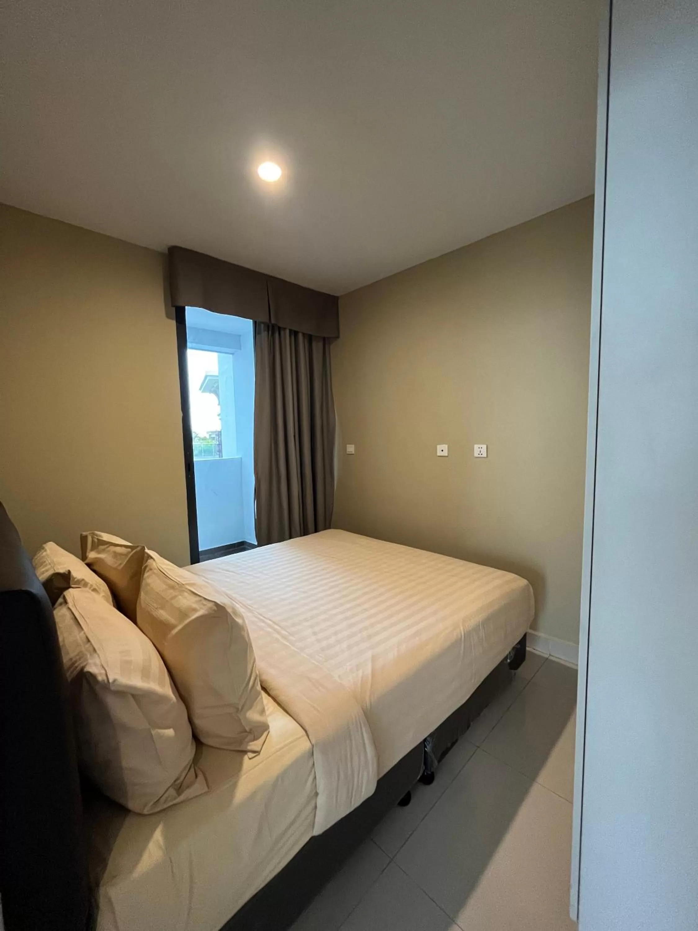 Bedroom, Bed in The Bridge Club