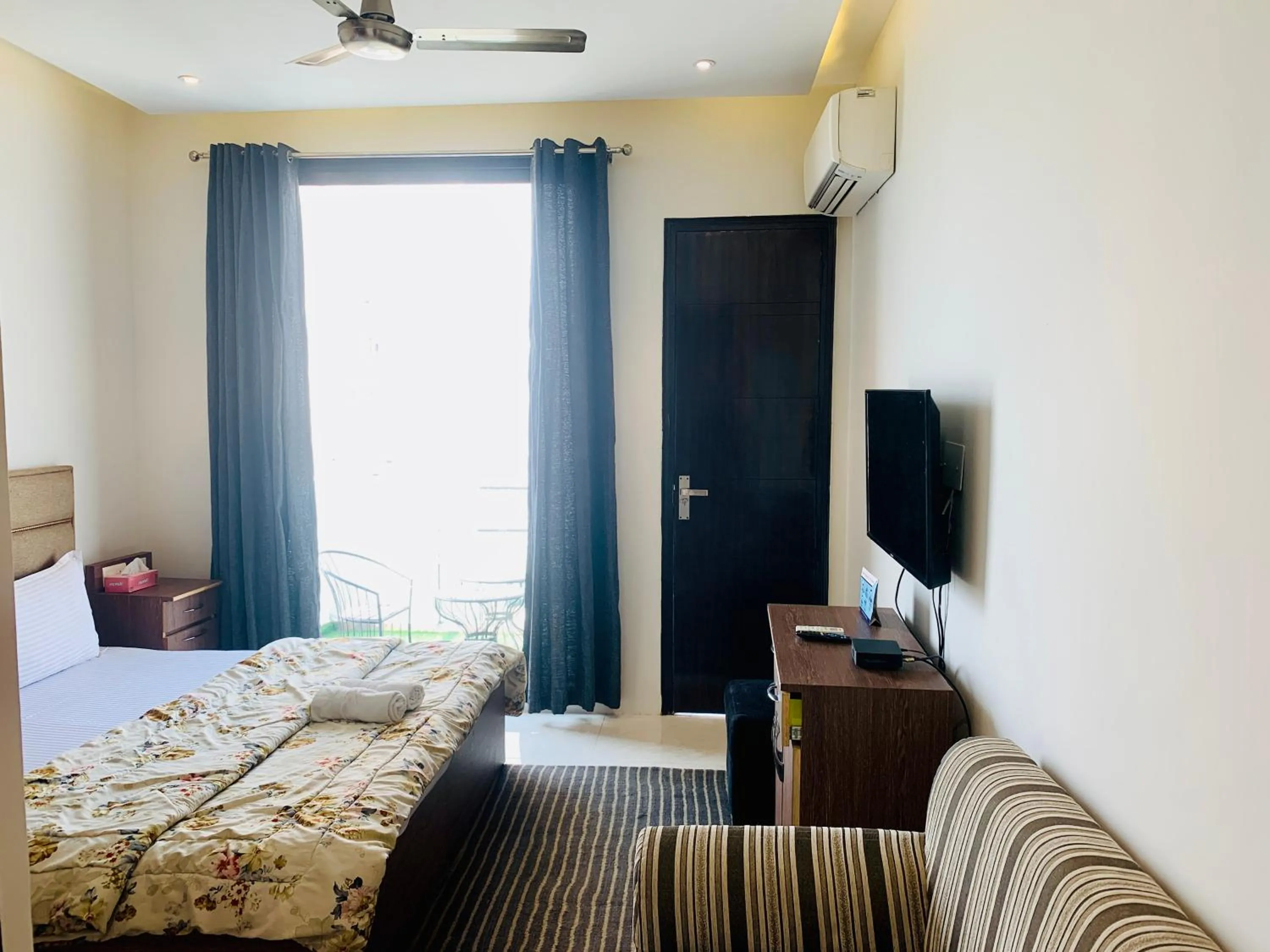 Bedroom, Bed in Hotel City Premier - Near Galleria Market , Super Mart-1 DLF Gurgaon