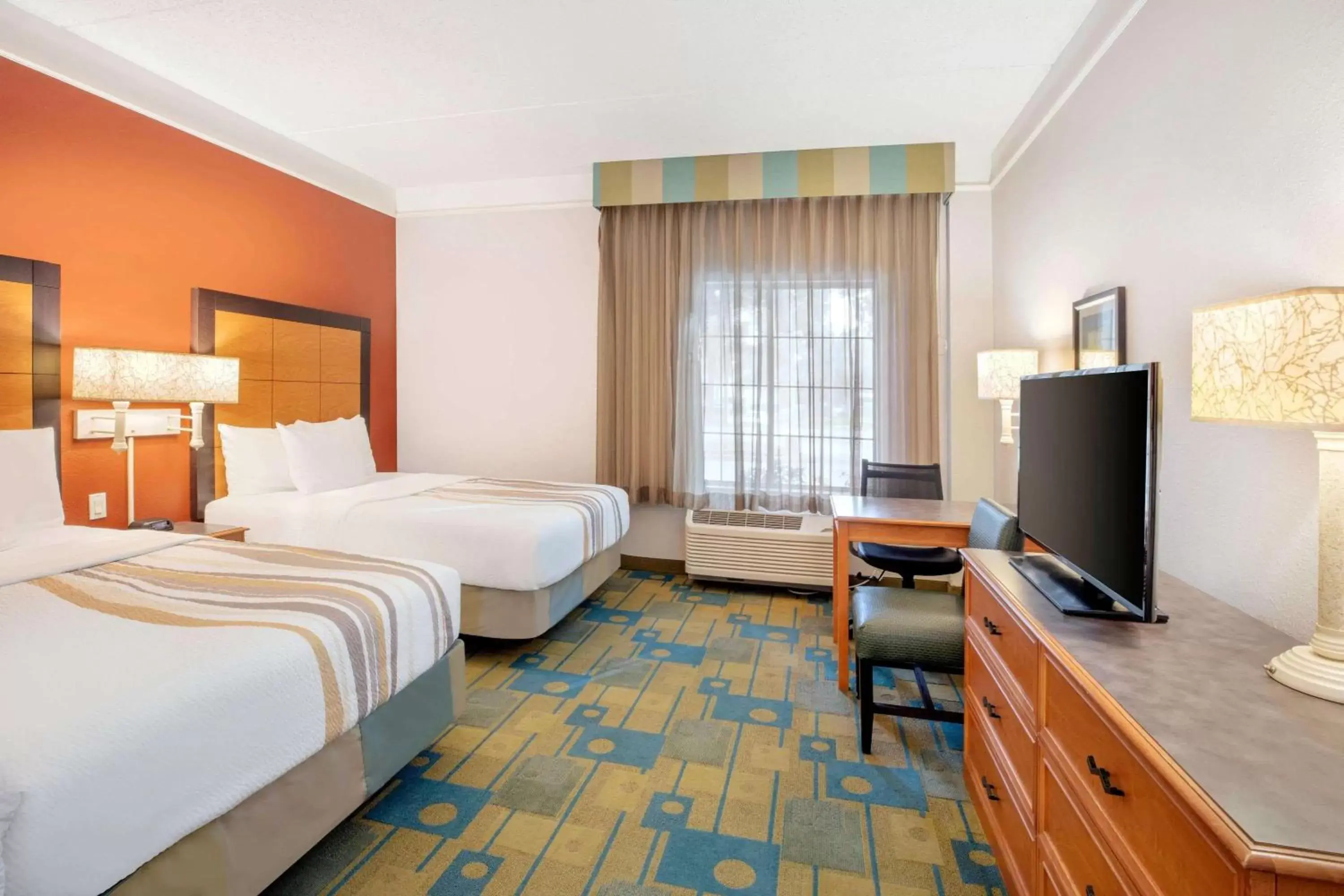 Double Room with Two Double Beds and Roll-In Shower - Mobility/Hearing Accessible - Non-Smoking in La Quinta Inn and Suites by Wyndham, Ocala Double Room with Two Double Beds and Roll-In Shower - Mobility/Hearing Accessible - Non-Smoking in La Quinta Inn and Suites by Wyndham, Ocala