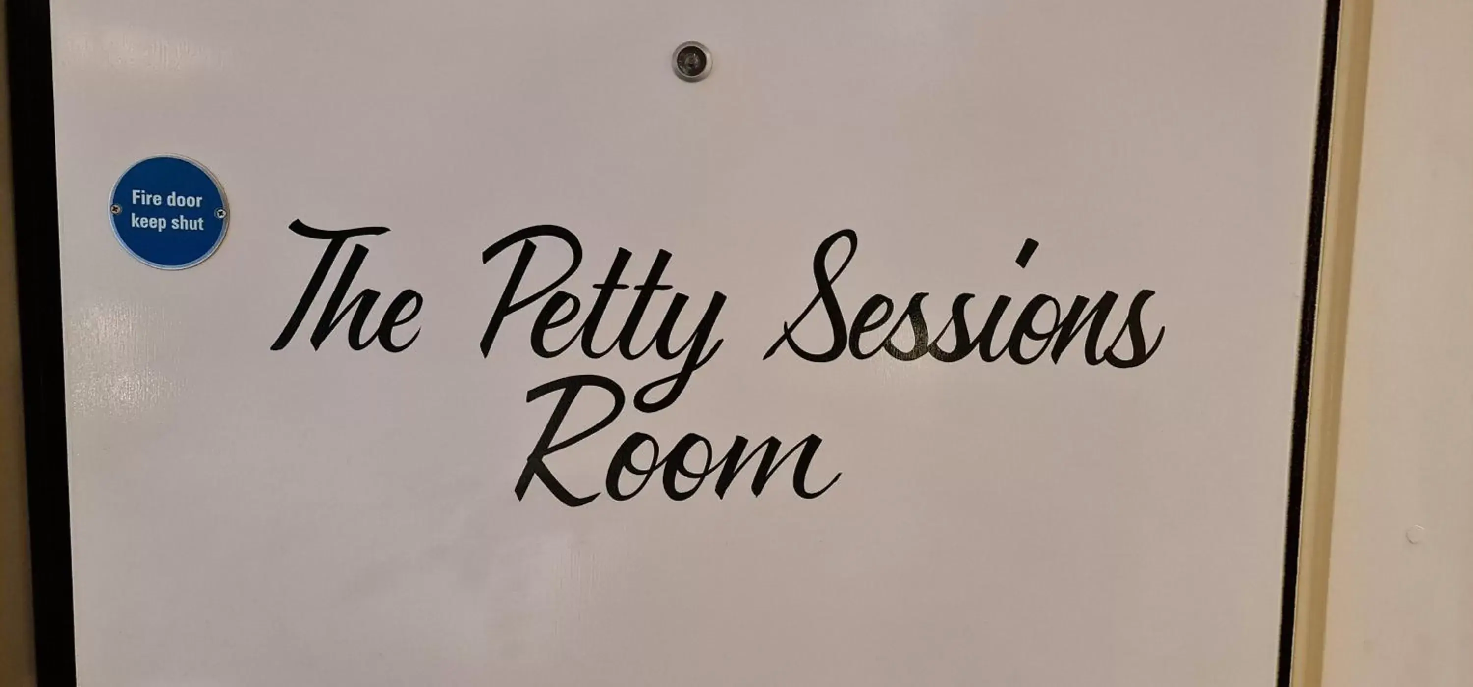 Twin Room in The Golden Hope Wetherspoon Twin Room in The Golden Hope Wetherspoon