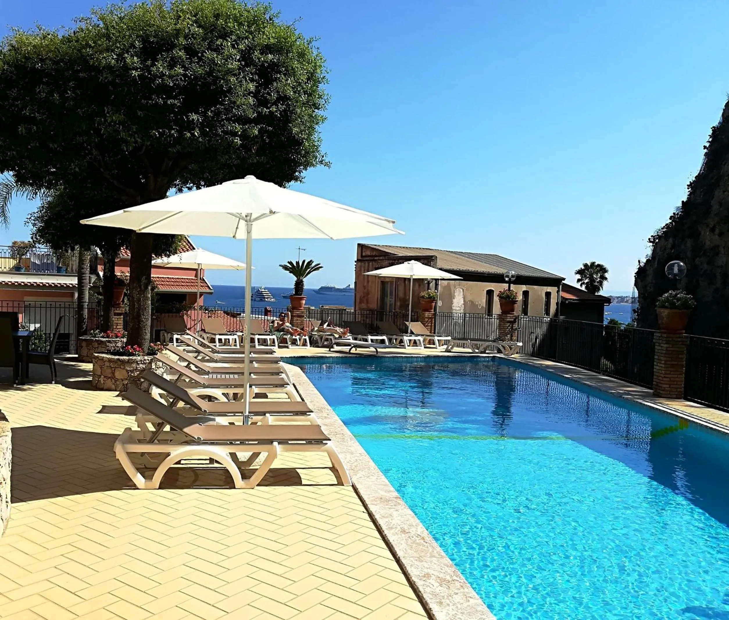Swimming pool in Hotel Corallo