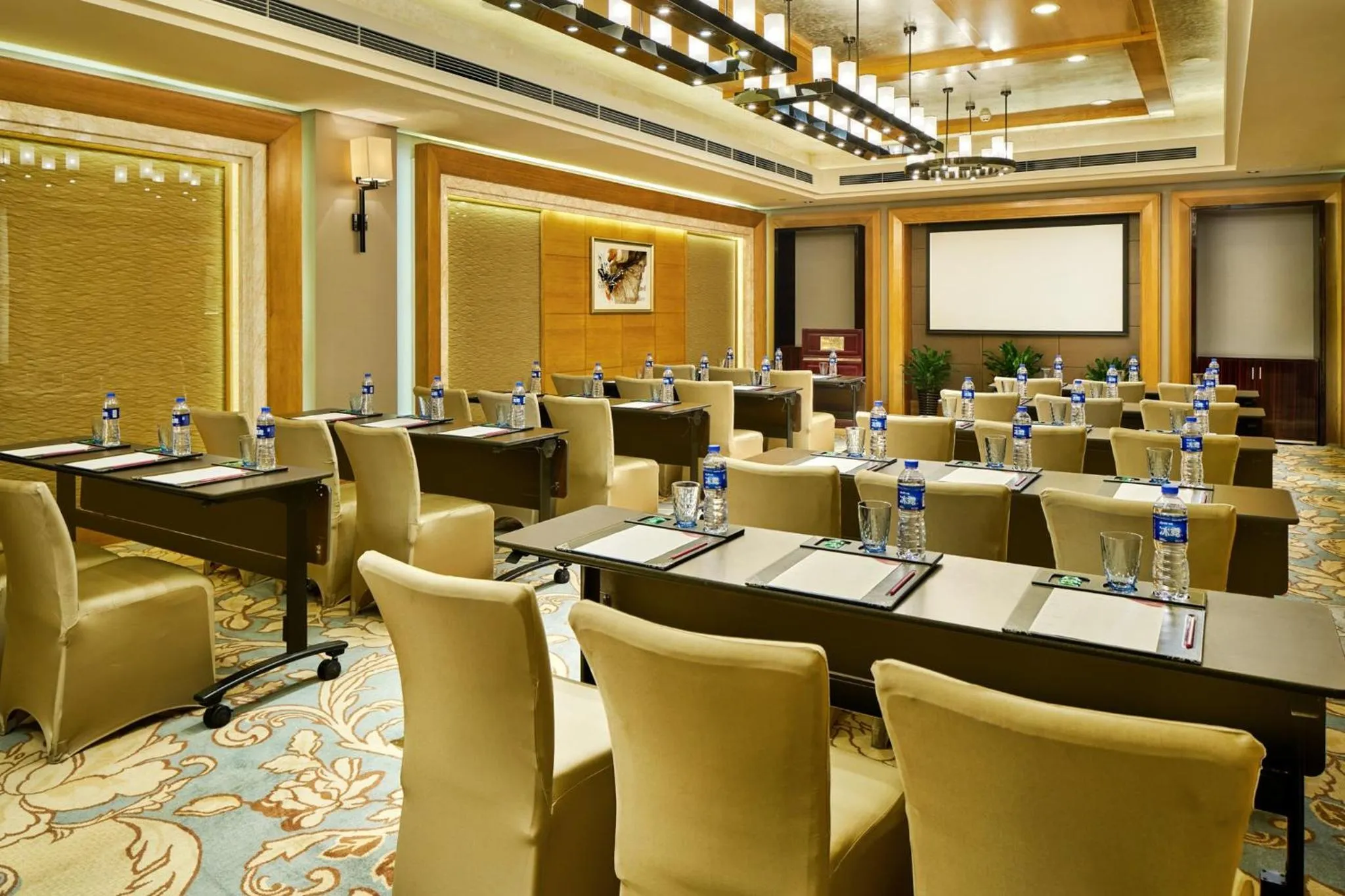 Meeting/conference room in Crowne Plaza Xi'an by IHG